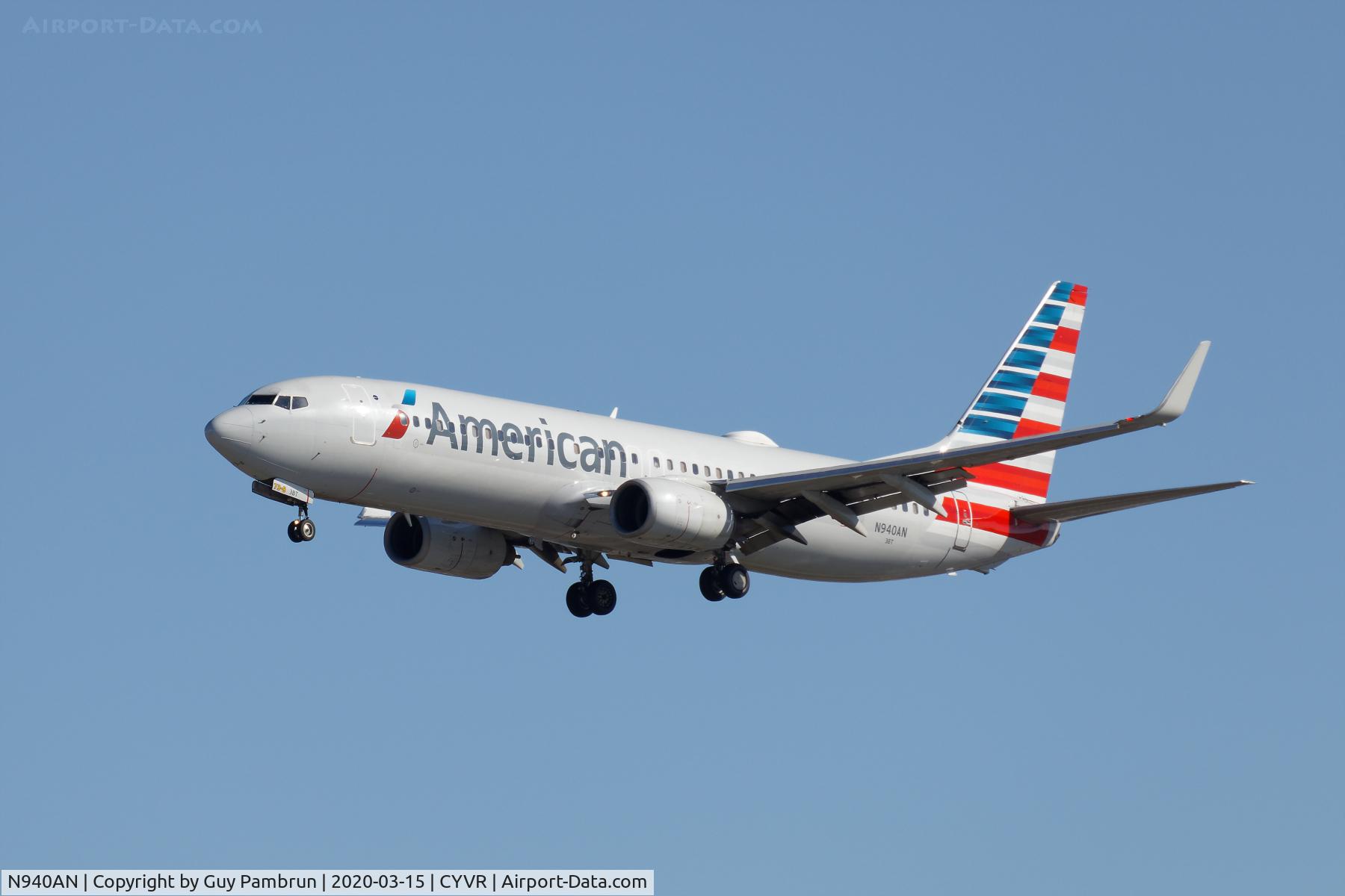 N940AN, 2000 Boeing 737-823 C/N 30598, Landing