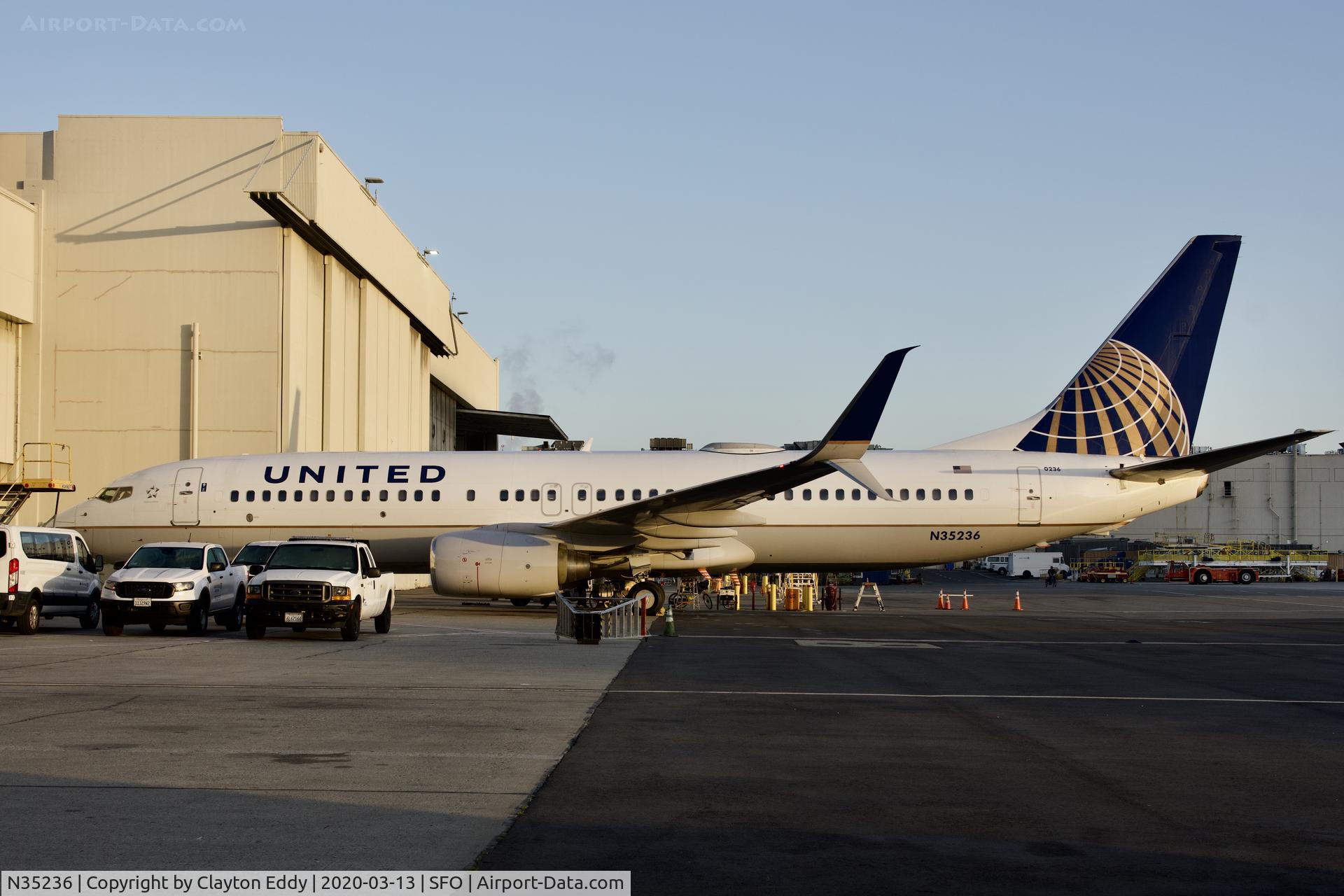 N35236, 1999 Boeing 737-824 C/N 28801, SFO 2020.