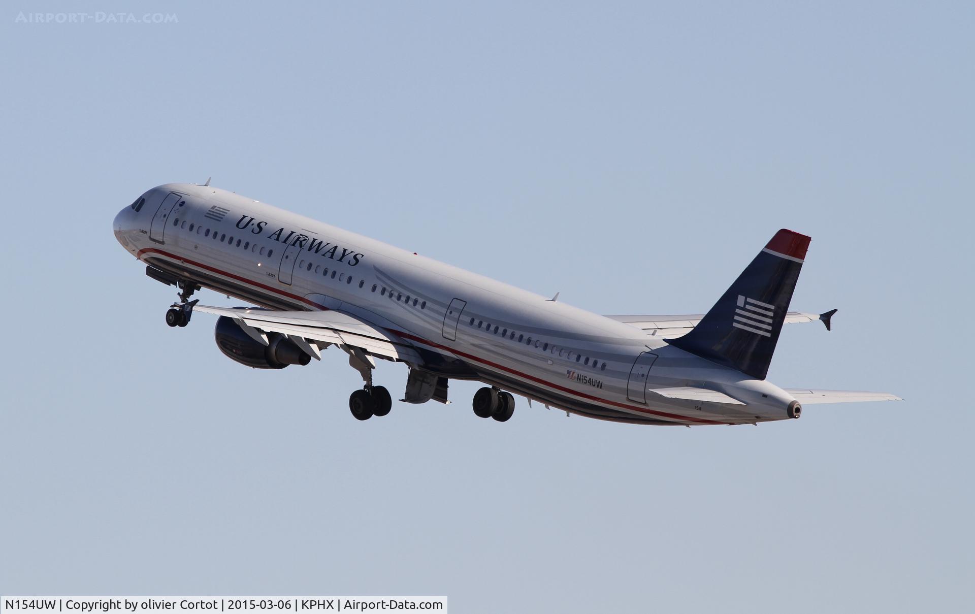 N154UW, 2013 Airbus A321-211 C/N 5644, leaving Phoenix airport