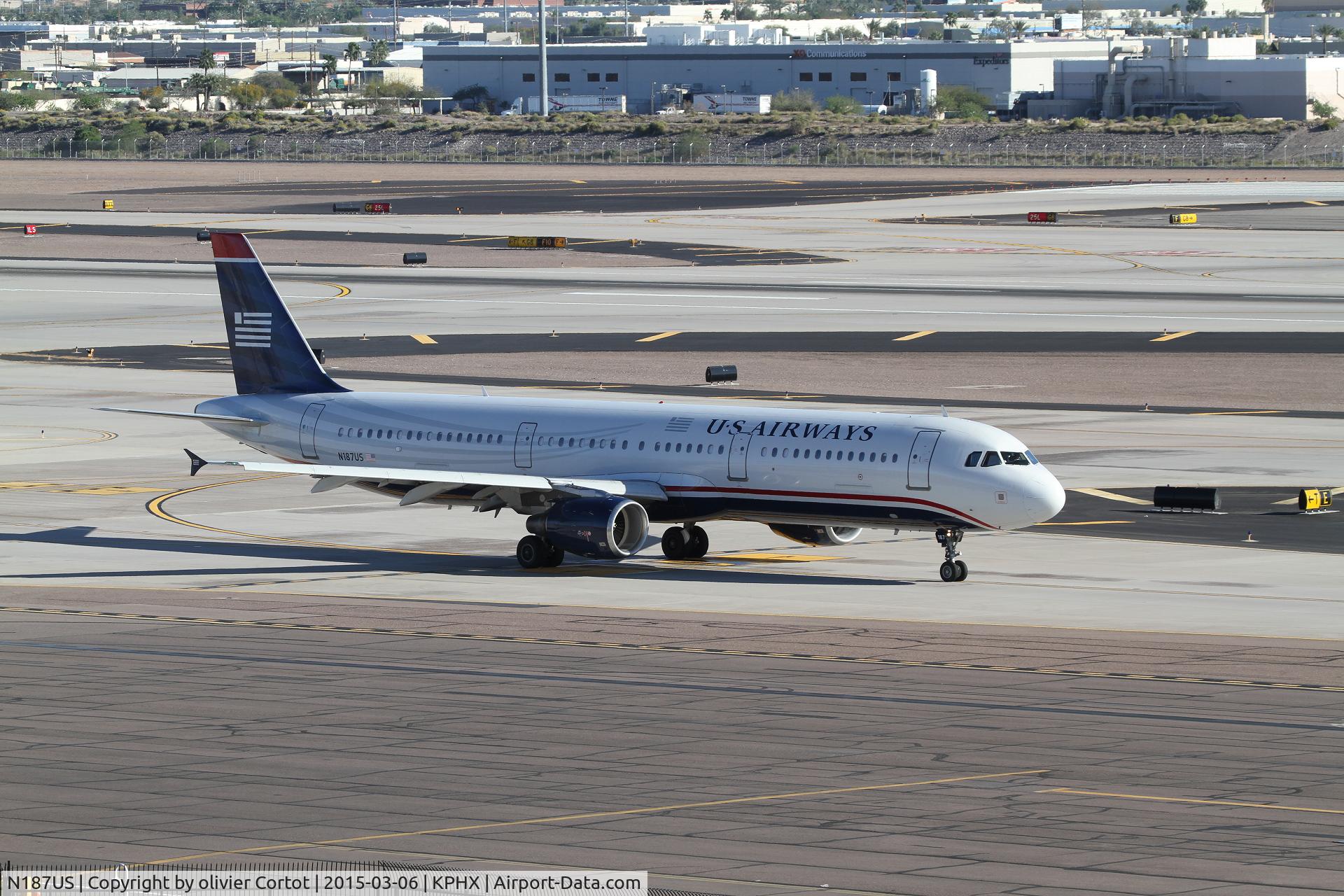 N187US, 2002 Airbus A321-211 C/N 1704, Phoenix airport