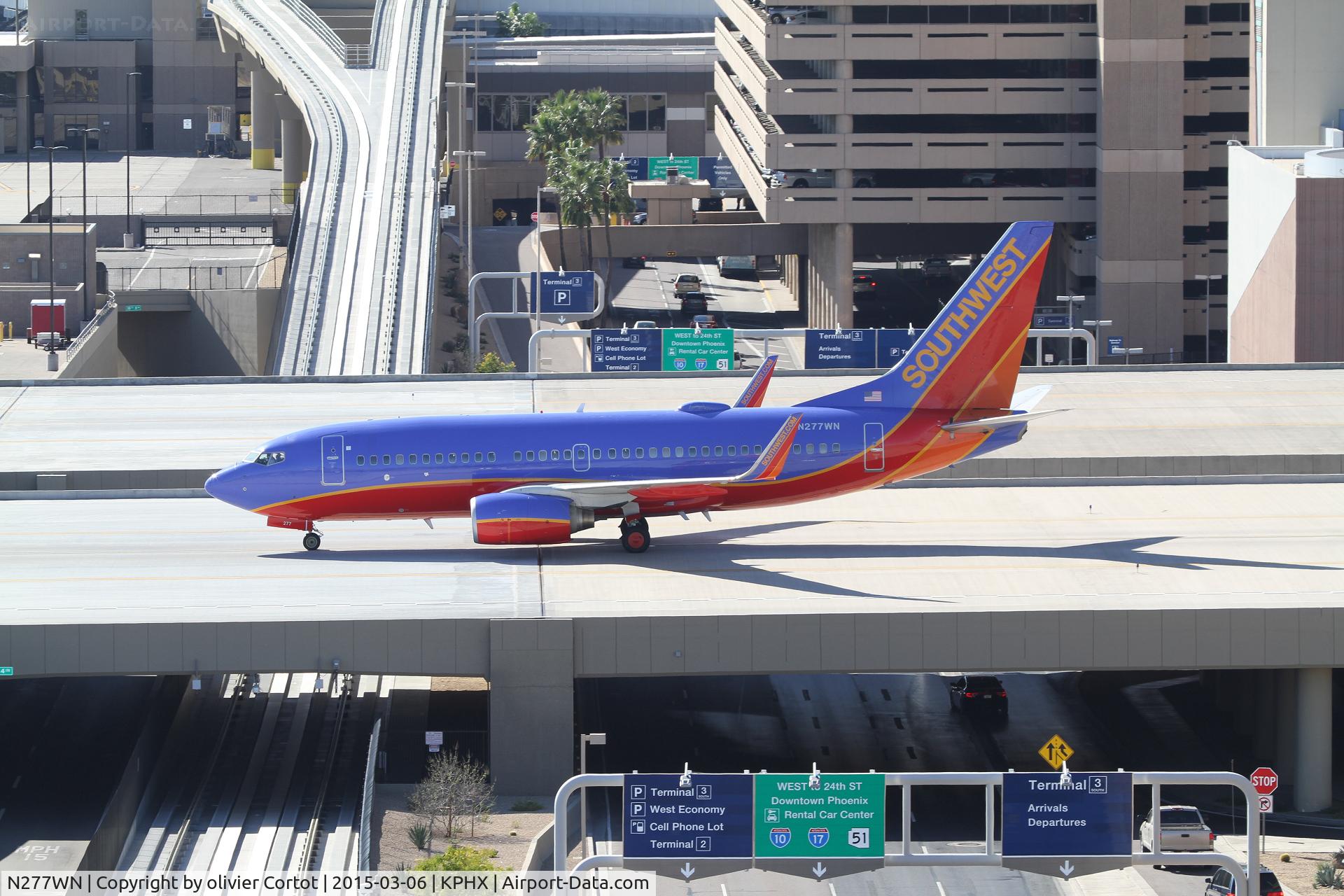 N277WN, 2007 Boeing 737-7H4 C/N 32531, Phoenix airport in 2015