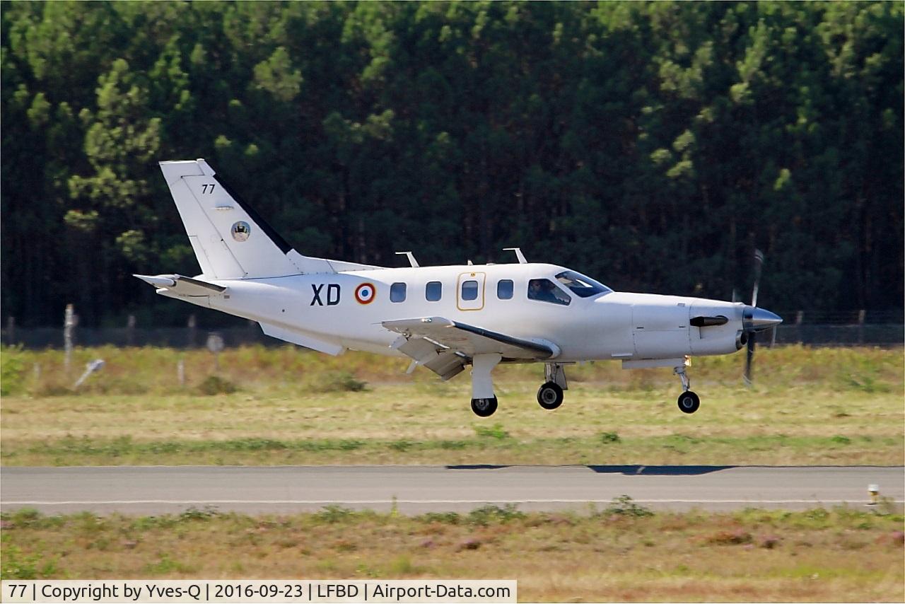 77, Socata TBM-700A C/N 77, Socata TBM-700A, Landing rwy 05, Bordeaux Mérignac airport (LFBD-BOD)