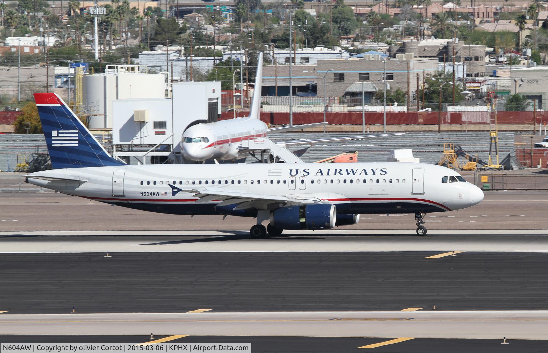 N604AW, 2000 Airbus A320-232 C/N 1196, Phoenix airport