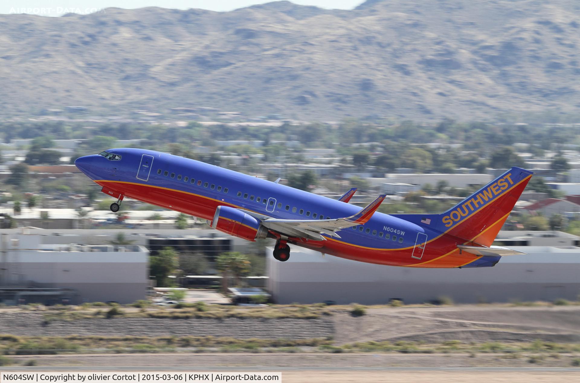 N604SW, 1995 Boeing 737-3H4 C/N 27955, taking off from Phoenix