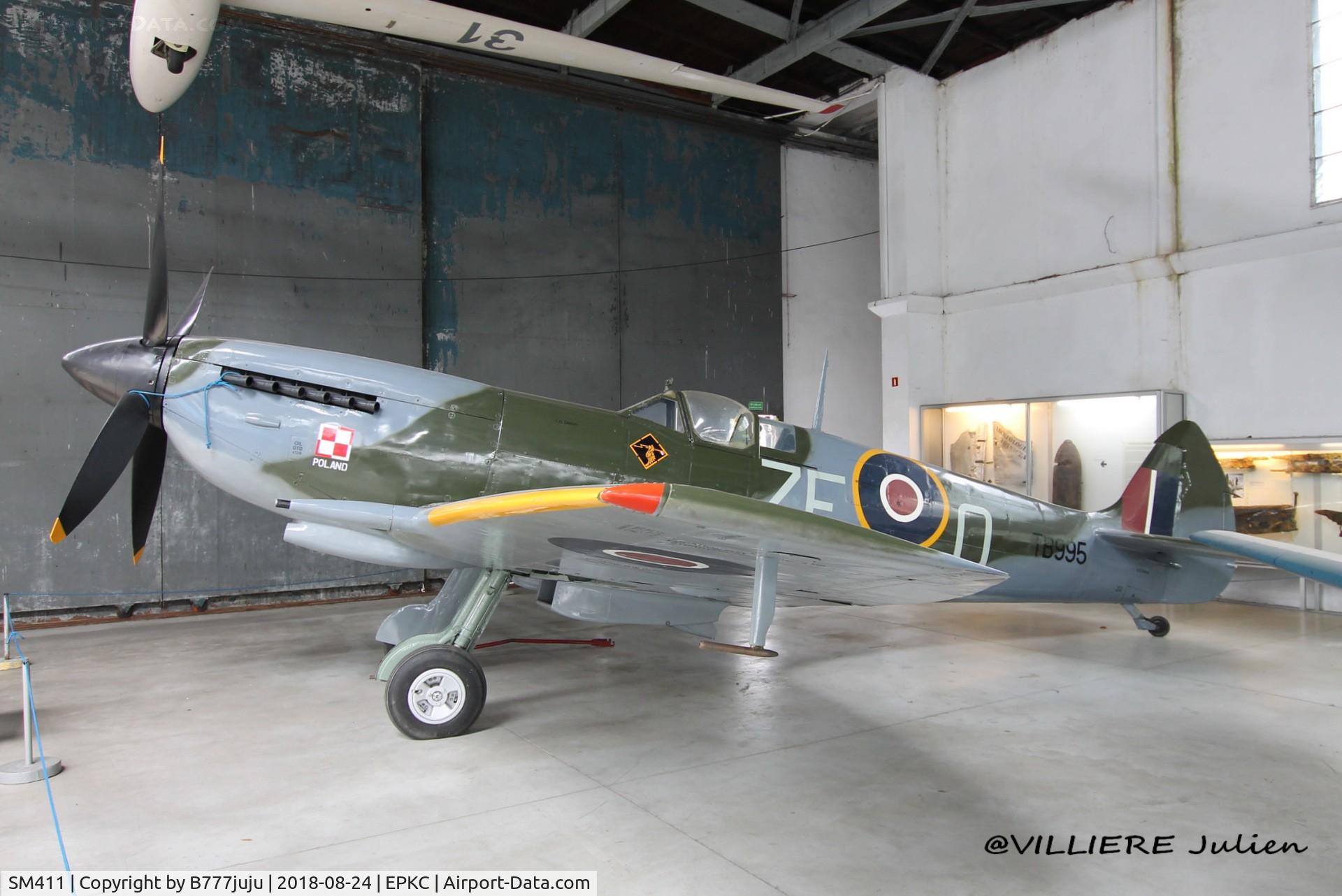 SM411, 1941 Supermarine 361 Spitfire LF.XVIe C/N CBAF.IX.3495, at Cracovie,  peint TB995 ZF.D