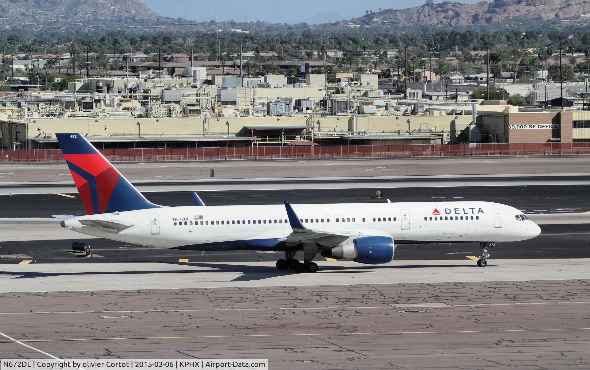 N672DL, 1992 Boeing 757-232 C/N 25977, Phoenix 2015