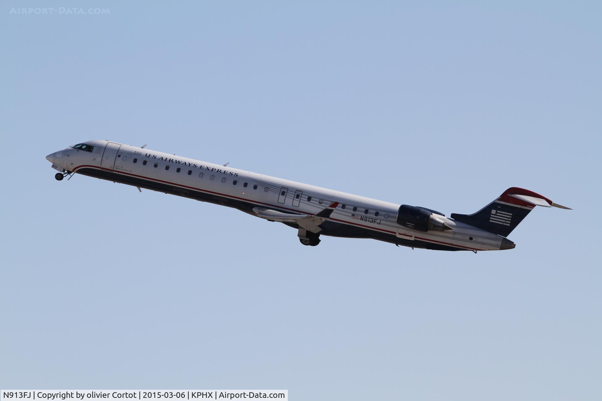 N913FJ, 2004 Bombardier CRJ-900ER (CL-600-2D24) C/N 15013, leaving Phoenix