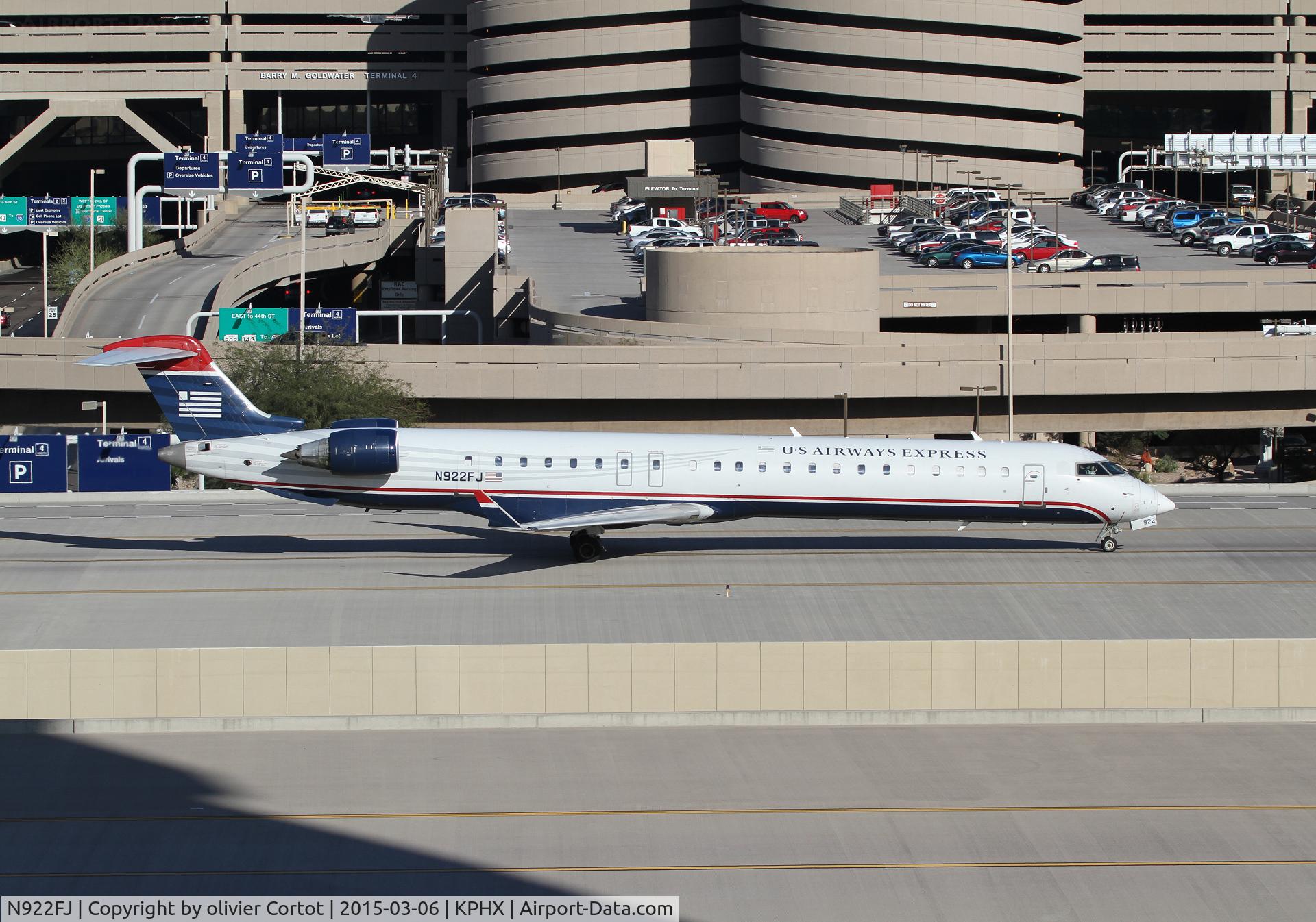 N922FJ, 2004 Bombardier CRJ-900ER (CL-600-2D24) C/N 15022, Phoenix 2015