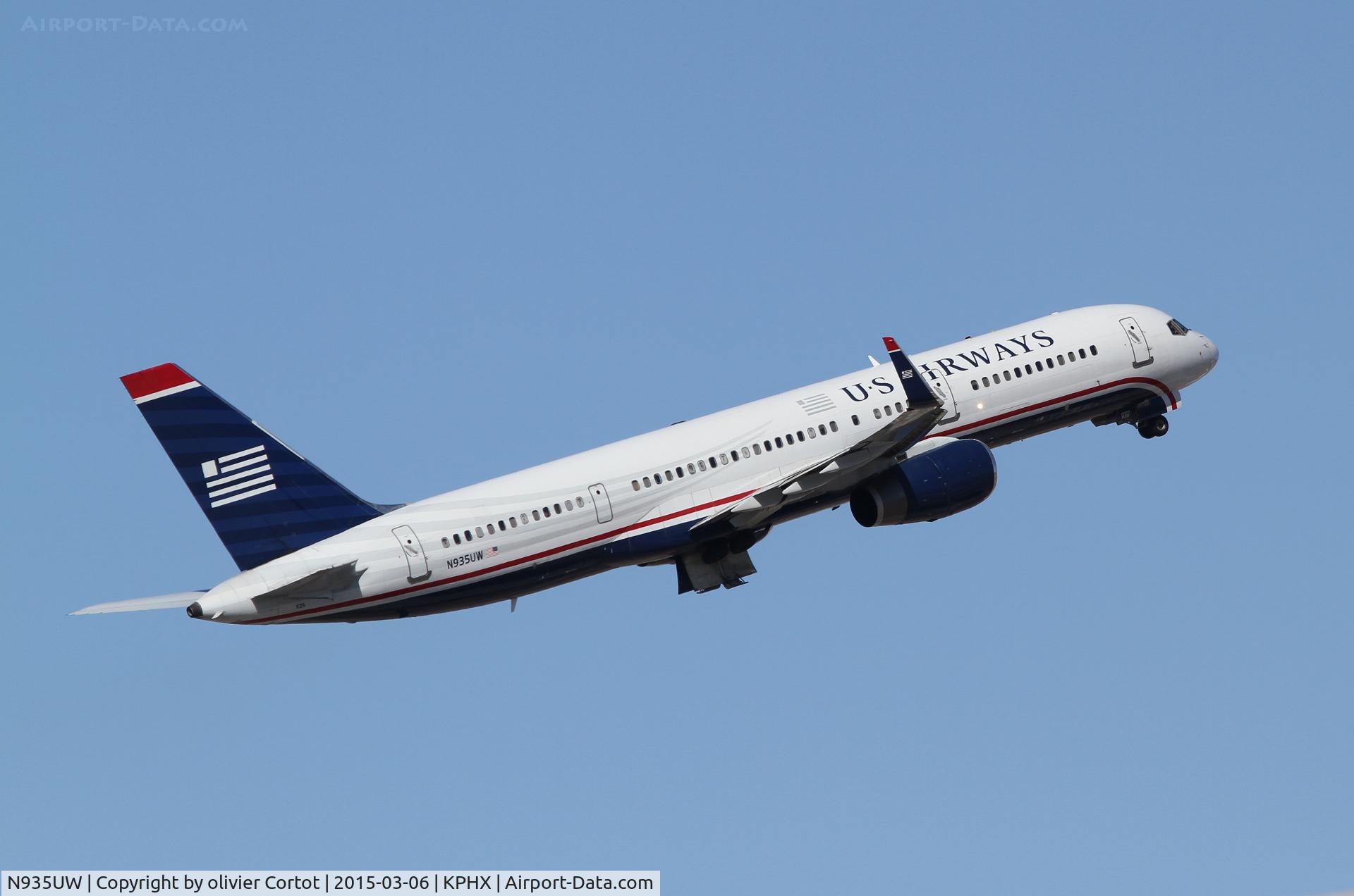 N935UW, 1994 Boeing 757-2B7 C/N 27201, leaving Phoenix