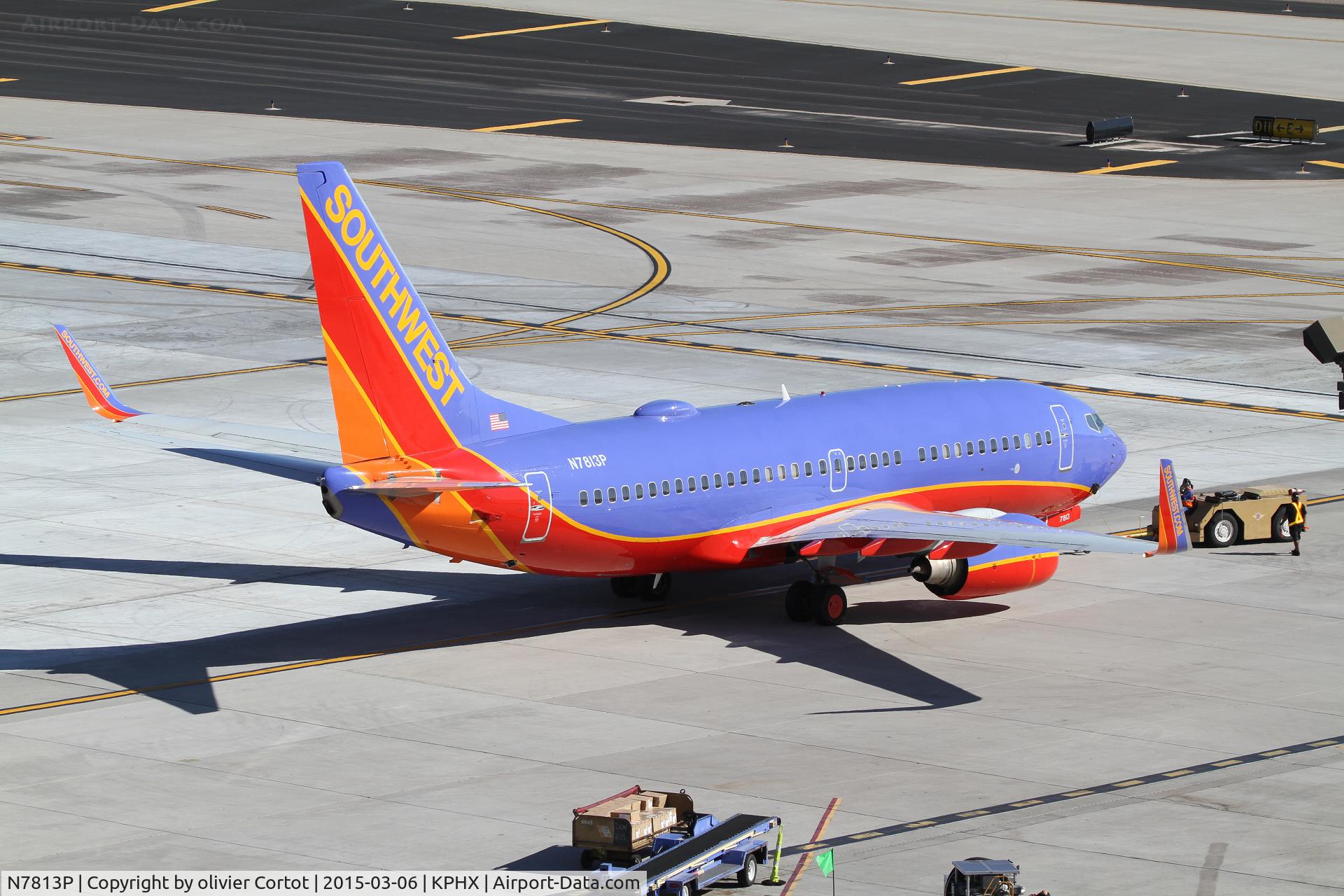 N7813P, 2001 Boeing 737-7K9 C/N 30041, Phoenix airport