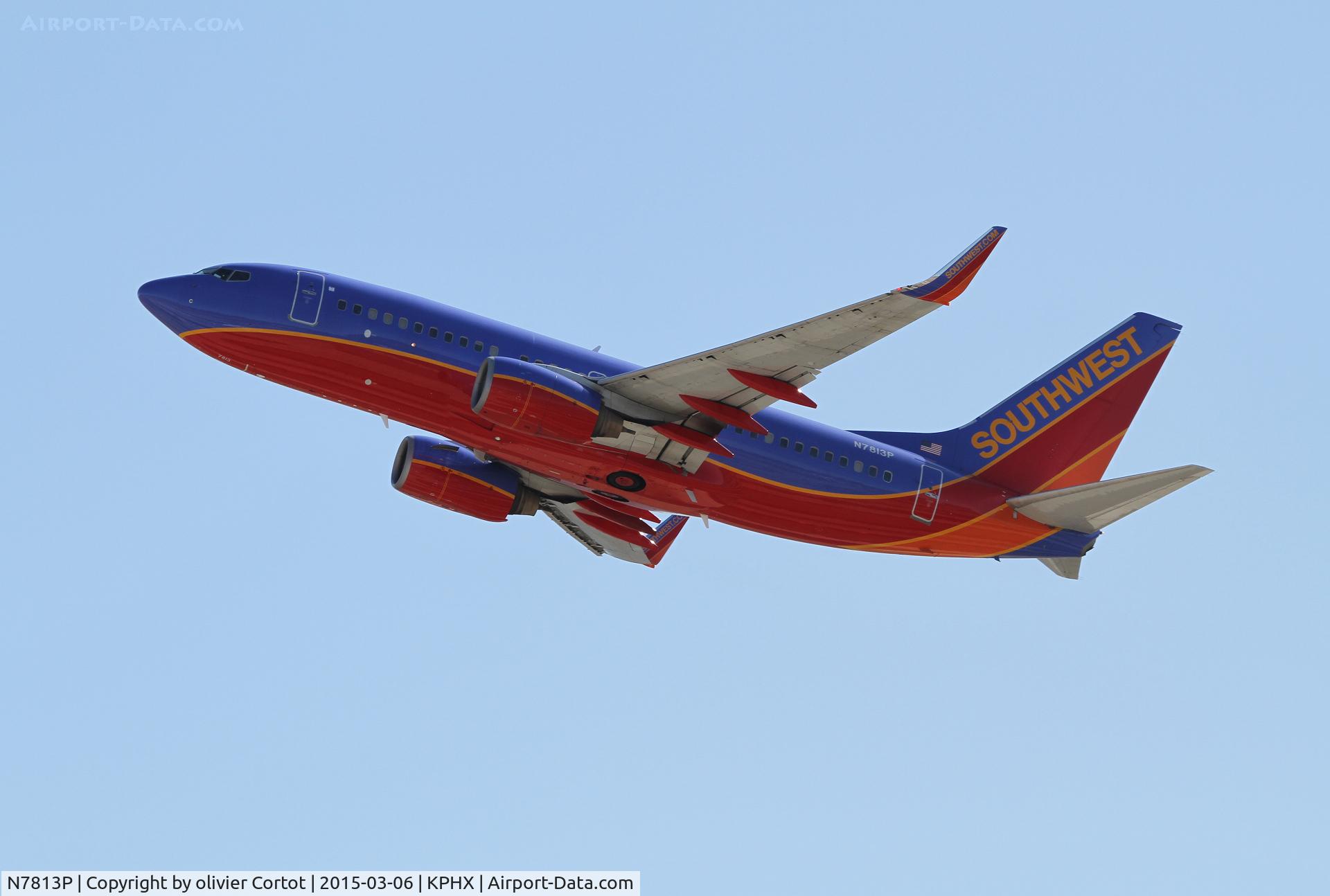 N7813P, 2001 Boeing 737-7K9 C/N 30041, leaving Phoenix