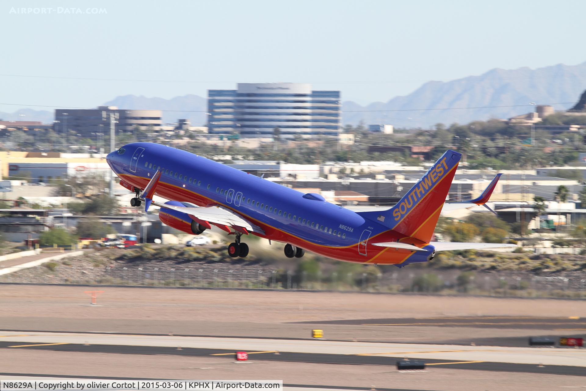 N8629A, 2014 Boeing 737-8H4 C/N 36897, leaving Phoenix