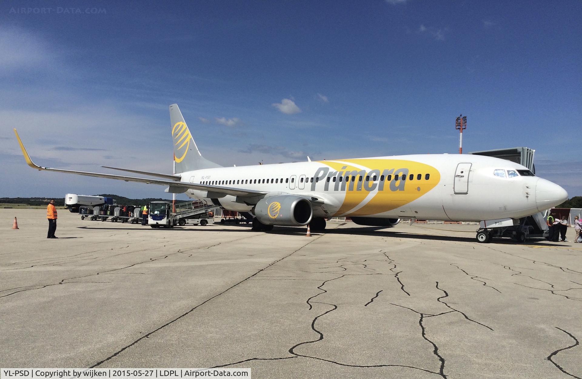 YL-PSD, 2000 Boeing 737-86N C/N 28618, Rampshot
