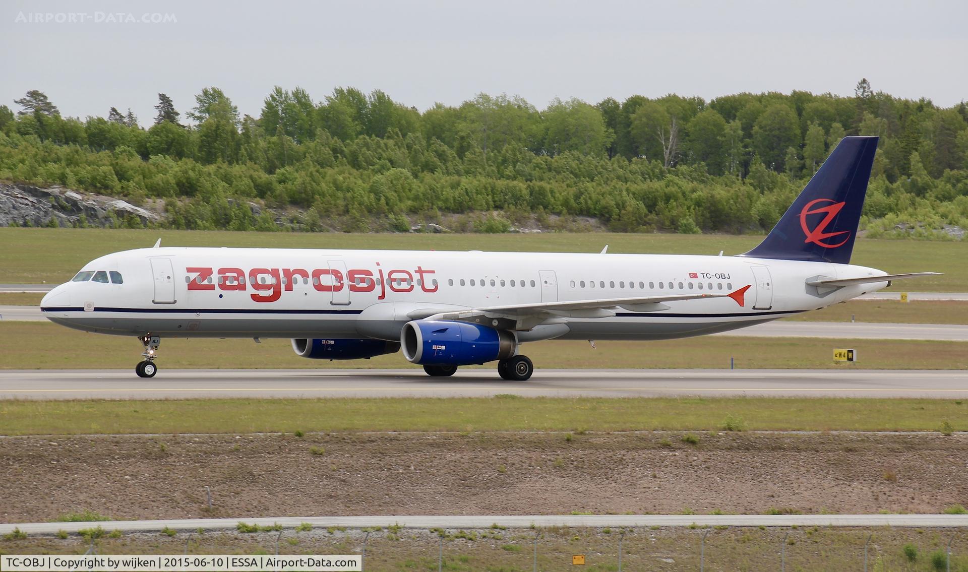 TC-OBJ, 1998 Airbus A321-231 C/N 835, Taxiway W