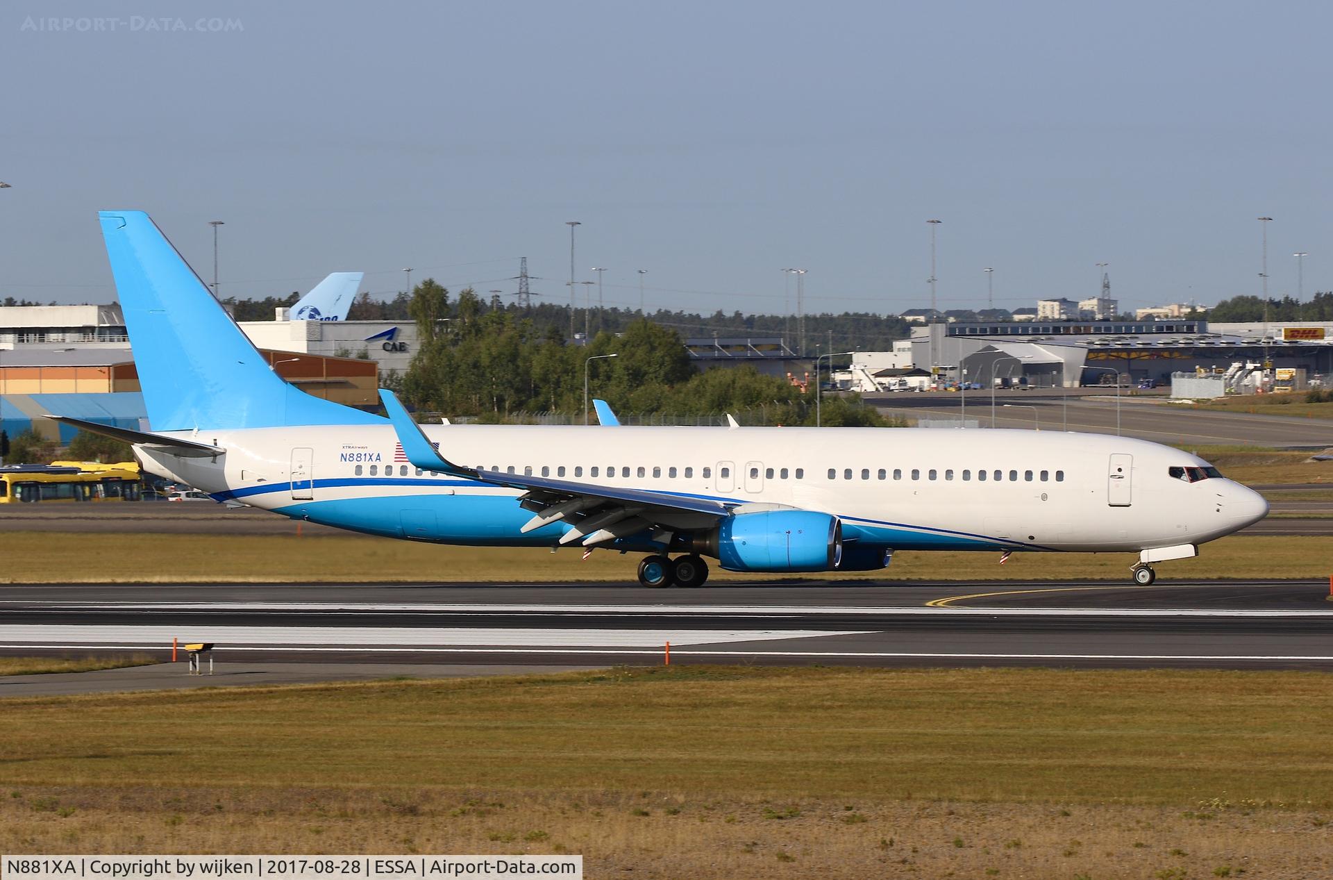 N881XA, 2002 Boeing 737-86J C/N 30881, RWY 01R