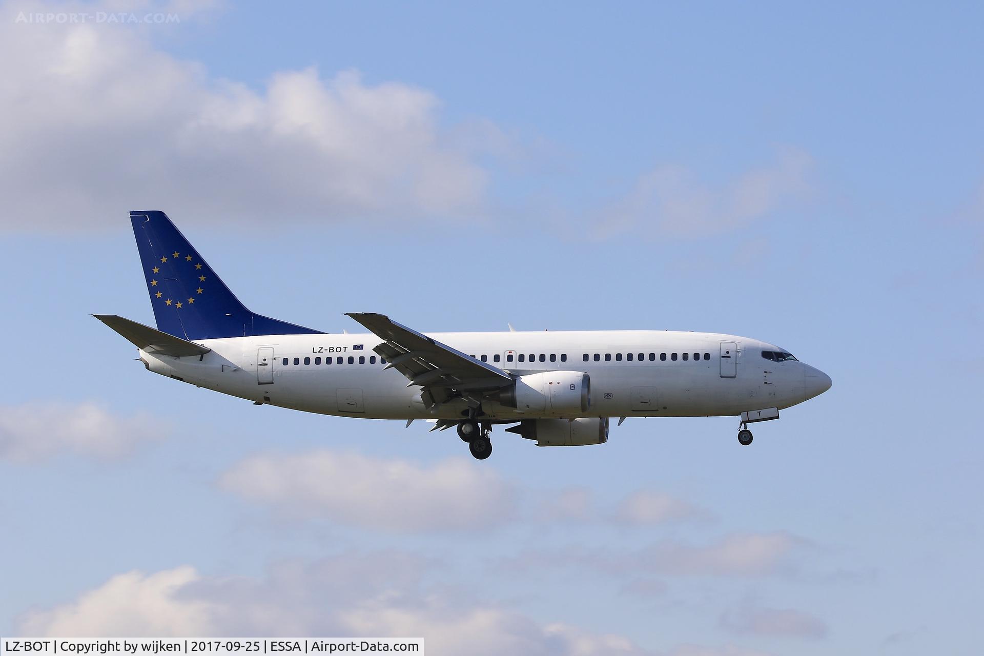 LZ-BOT, 1990 Boeing 737-322 C/N 24665, RWY 19L