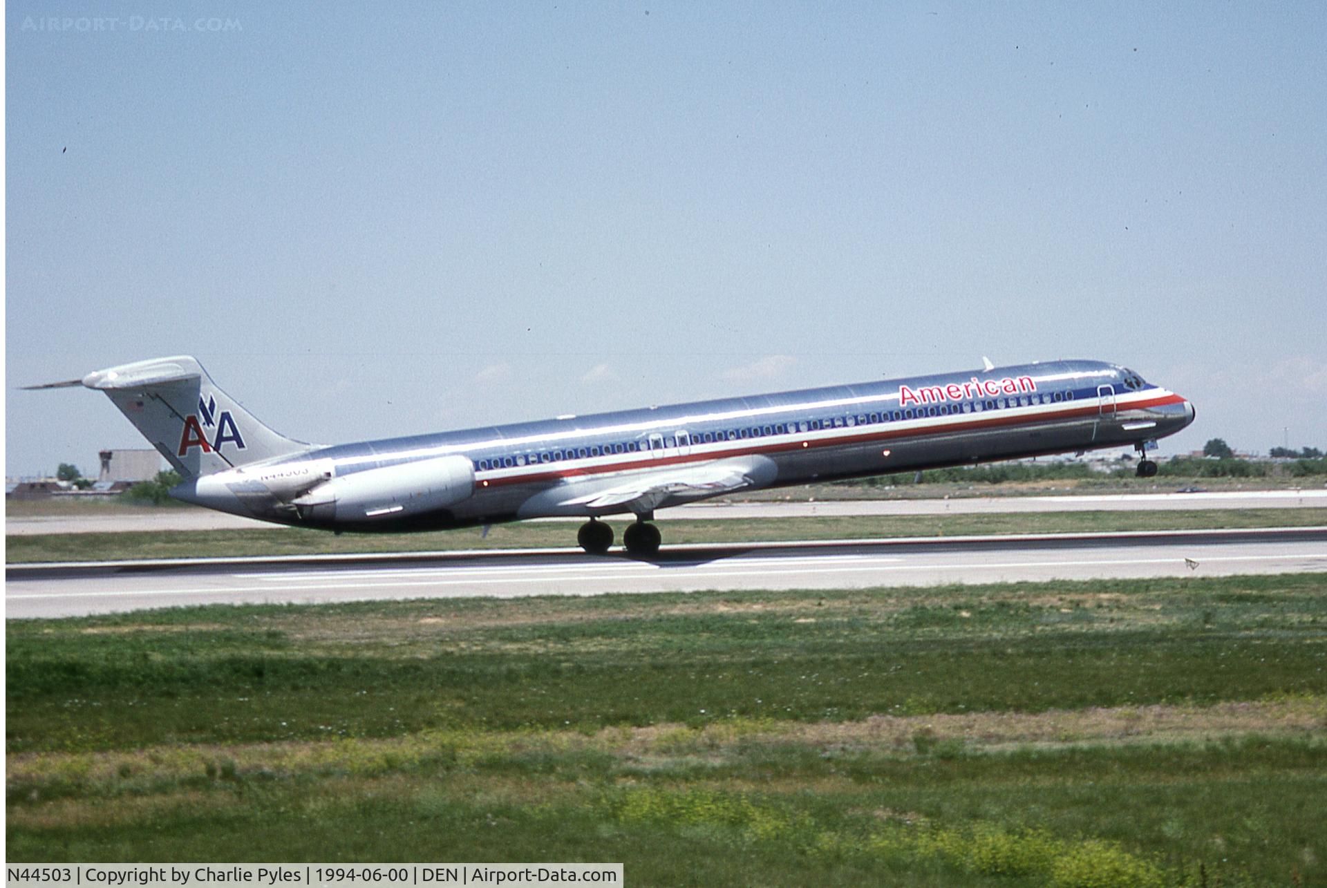 N44503, 1989 McDonnell Douglas MD-82 (DC-9-82) C/N 49797, Stapleton