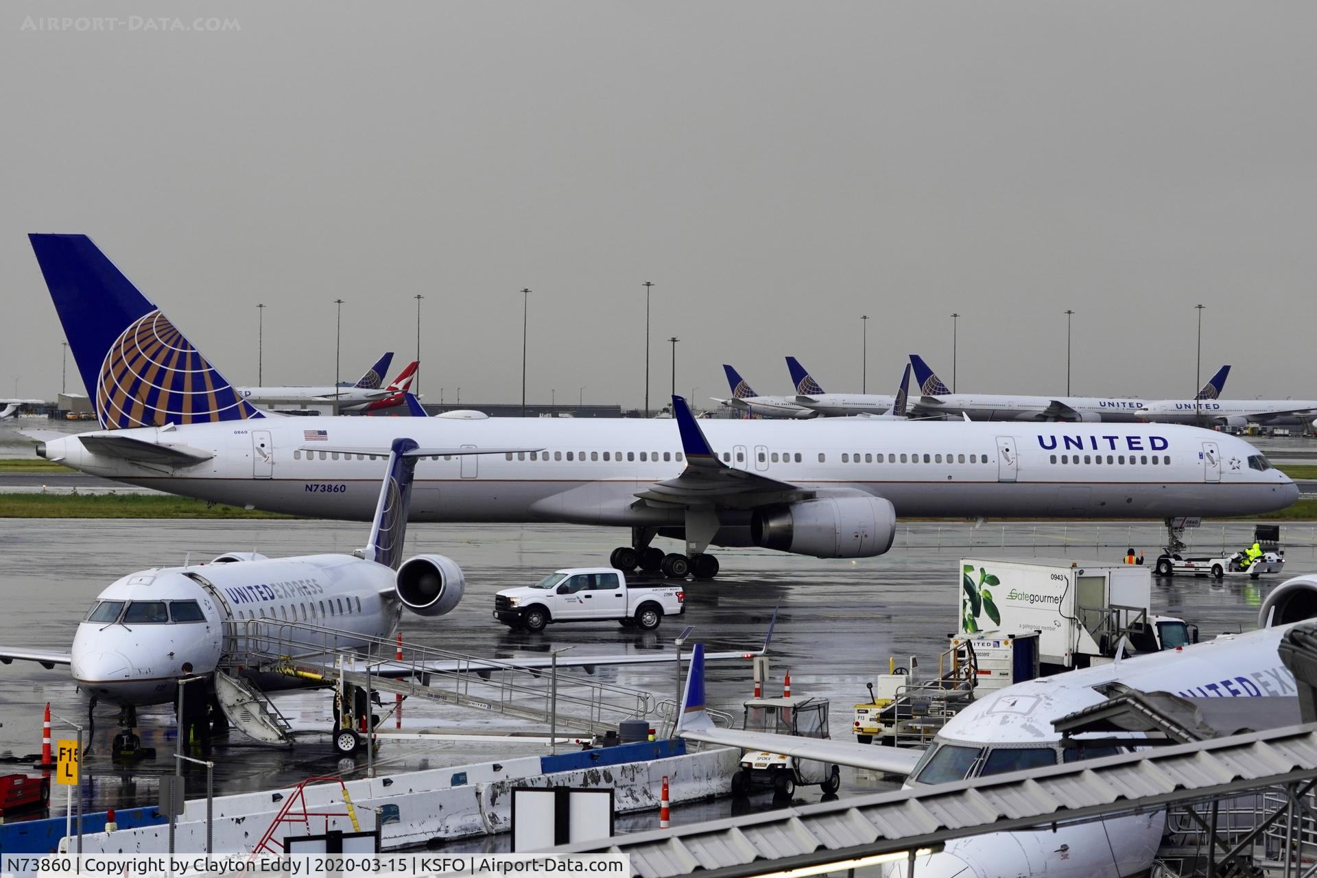 N73860, 2001 Boeing 757-33N C/N 32584, Rainy morning SFO 2020.