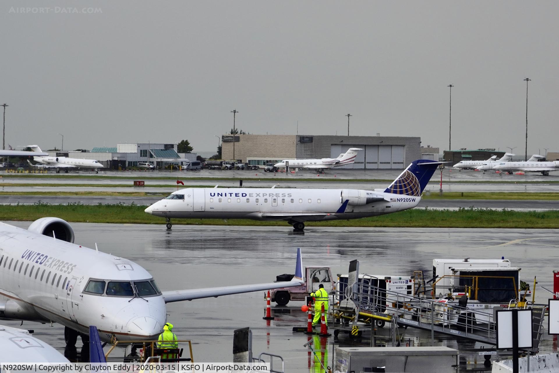 N920SW, 2002 Bombardier CRJ-200LR (CL-600-2B19) C/N 7660, Rainy morning SFO 2020.