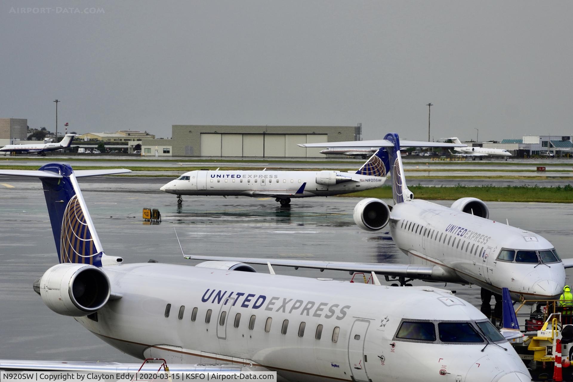 N920SW, 2002 Bombardier CRJ-200LR (CL-600-2B19) C/N 7660, Rainy morning SFO 2020.
