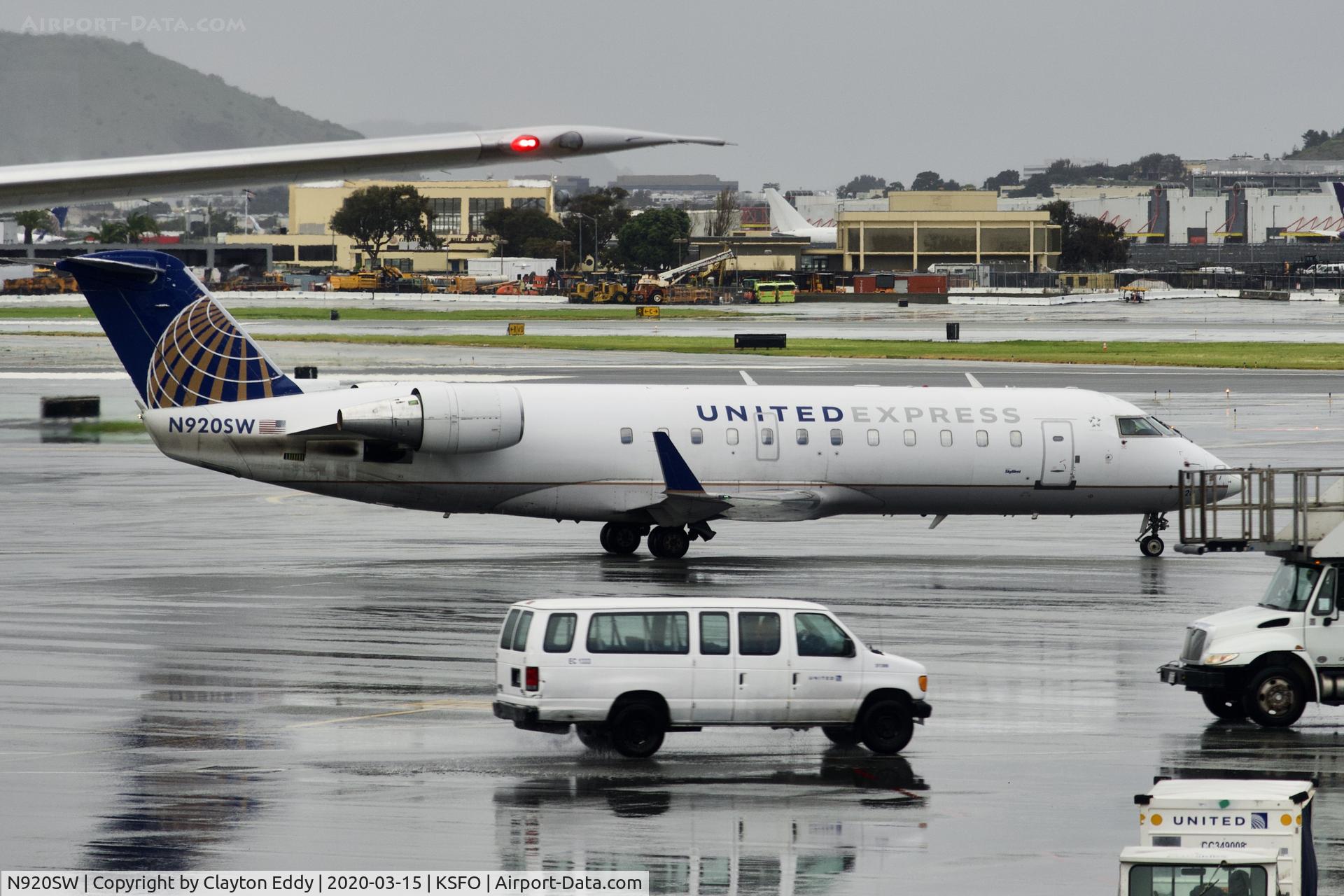 N920SW, 2002 Bombardier CRJ-200LR (CL-600-2B19) C/N 7660, Rainy morning SFO 2020.