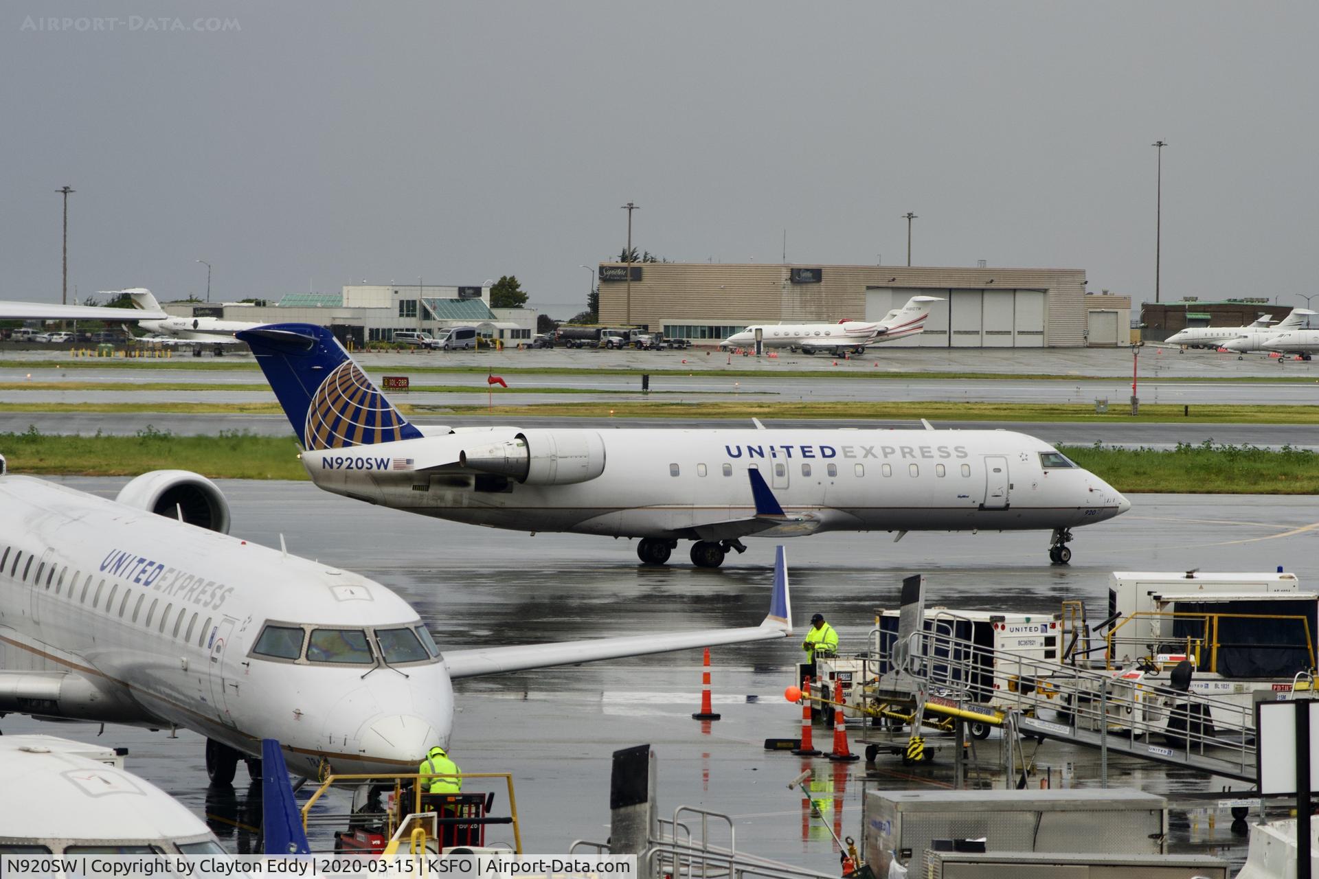 N920SW, 2002 Bombardier CRJ-200LR (CL-600-2B19) C/N 7660, Rainy morning SFO 2020.