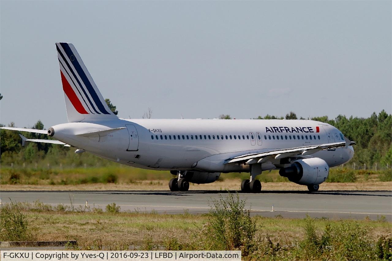 F-GKXU, 2009 Airbus A320-214 C/N 4063, Airbus A320-214, Lining up rwy 05, Bordeaux Mérignac airport (LFBD-BOD)
