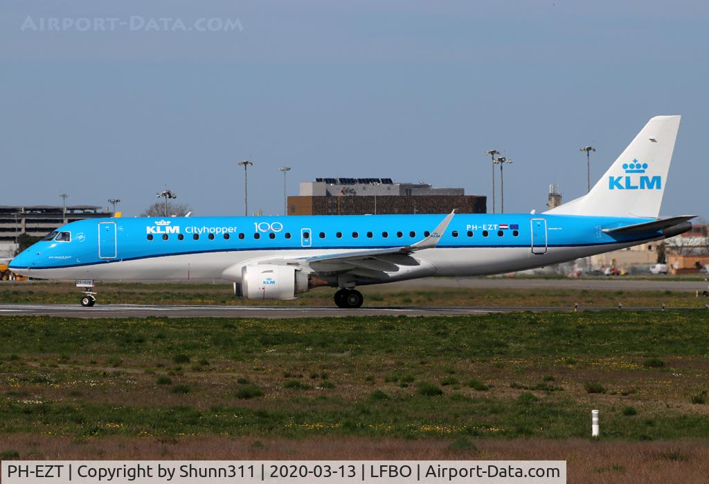 PH-EZT, 2012 Embraer 190LR (ERJ-190-100LR) C/N 19000519, Lining up rwy 32R for departure... Additional '100' titles... new c/s...