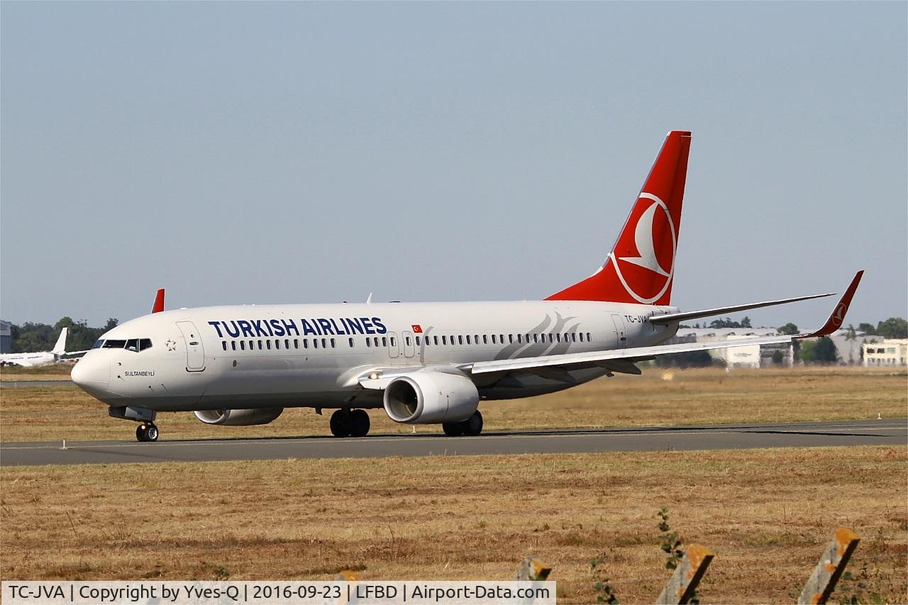 TC-JVA, 2014 Boeing 737-8F2 C/N 40988, Boeing 737-8F2, Taxiing to holding point Delta rwy 05, Bordeaux Mérignac airport (LFBD-BOD)
