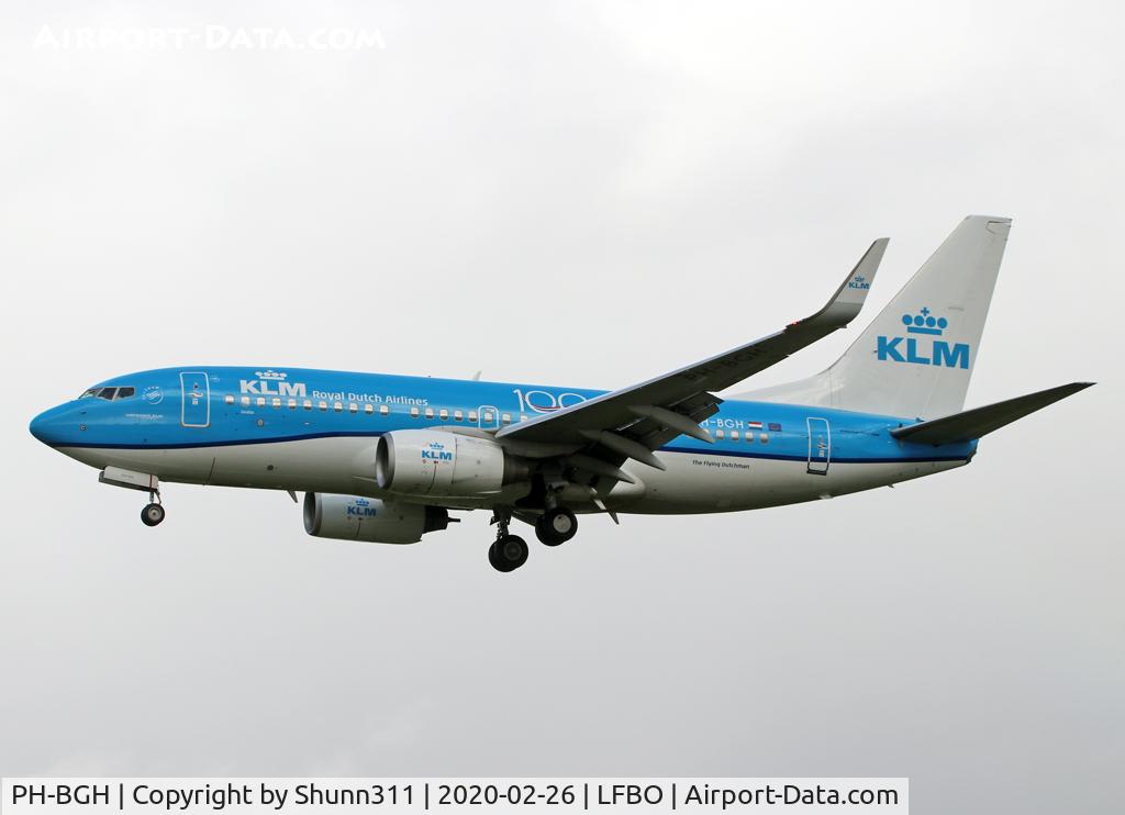PH-BGH, 2009 Boeing 737-7K2 C/N 38053, Landing rwy 32L with additional '100' titles... new c/s