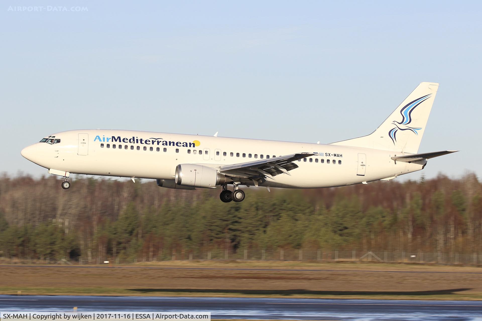 SX-MAH, 1990 Boeing 737-405 C/N 24643, RWY 26