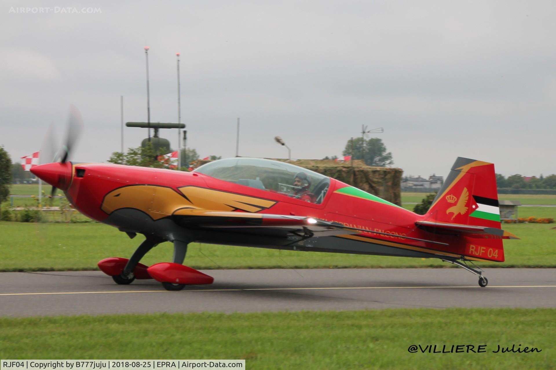 RJF04, 2018 Extra EA-330LX C/N LC072, at Radom