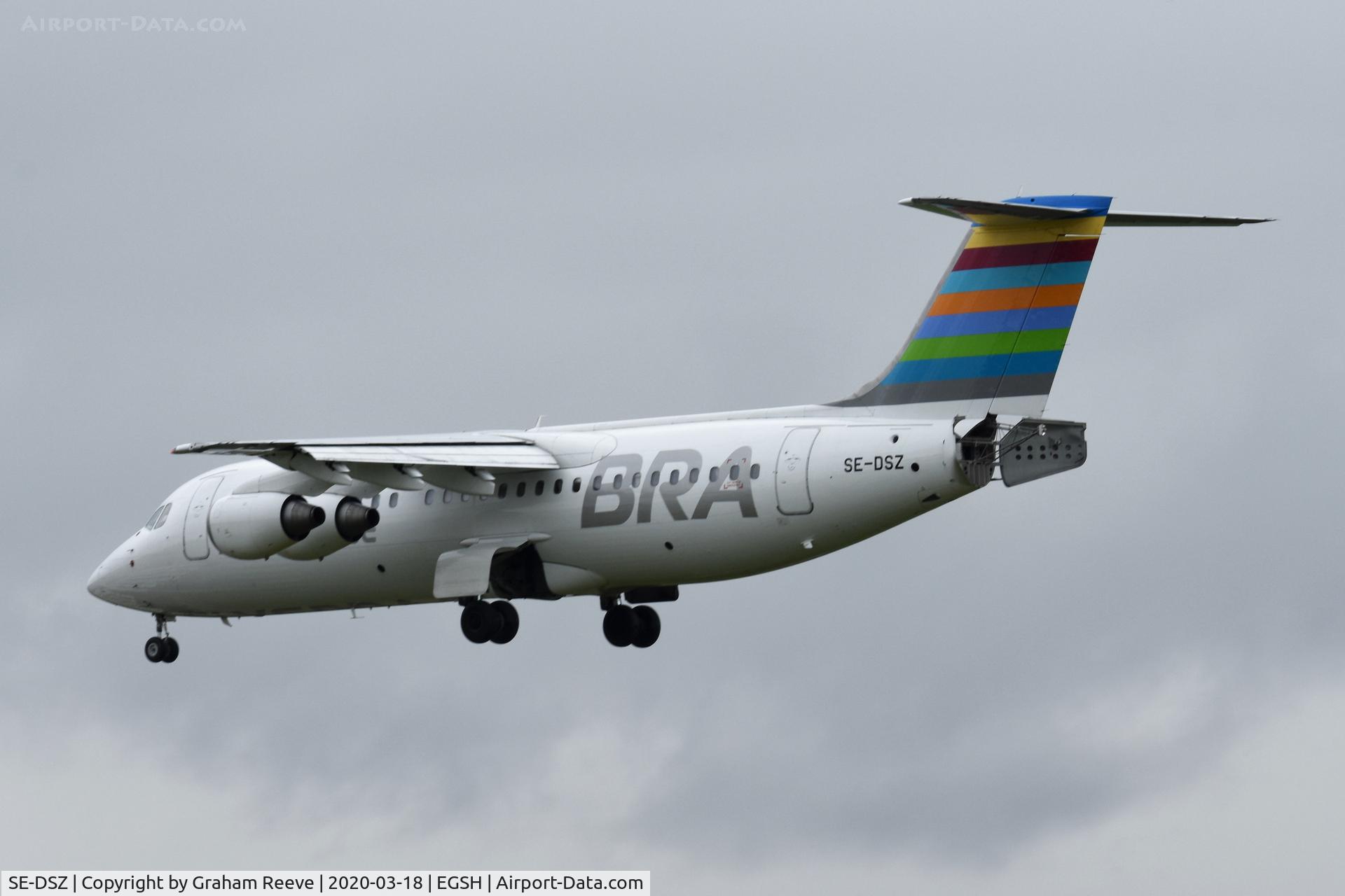 SE-DSZ, 2000 British Aerospace Avro 146-RJ100 C/N E3380, Landing at Norwich.