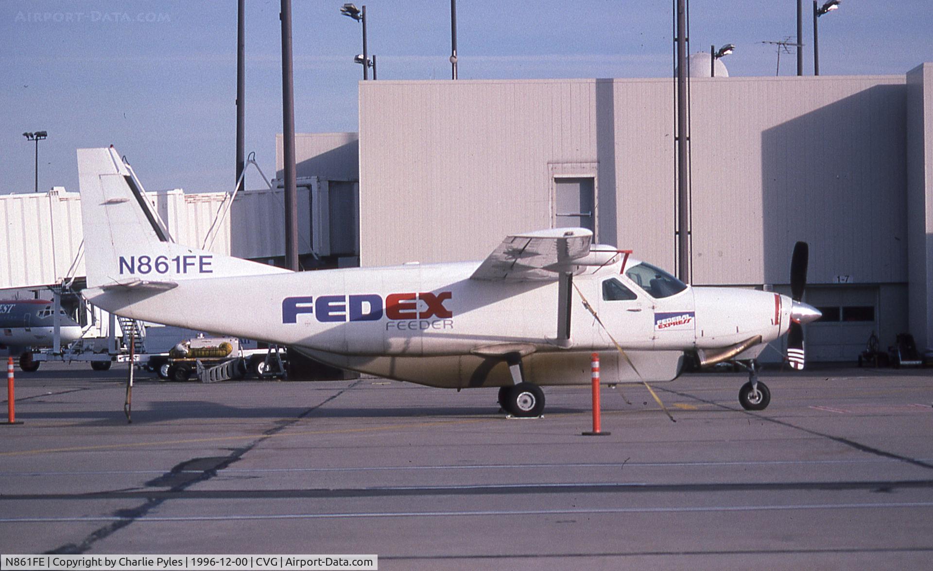 N861FE, 1989 Cessna 208B C/N 208B0183, Roosting for the day.