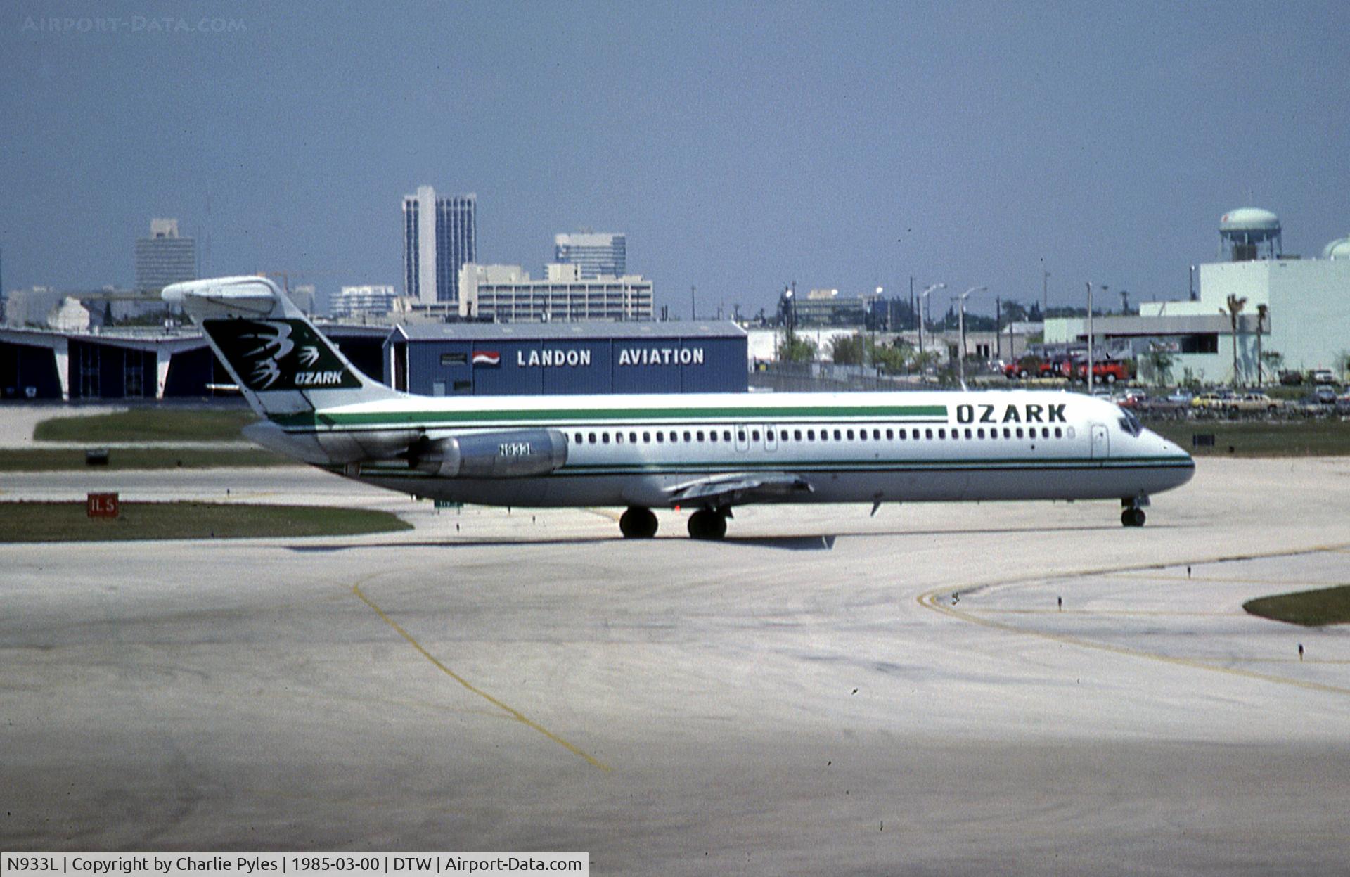 N933L, 1974 Douglas DC-9-41 C/N 47617, Mostly sure this is at DTW
