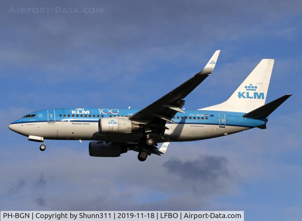 PH-BGN, 2011 Boeing 737-7K2 C/N 38125, Landing rwy 32L with additional '100' titles...