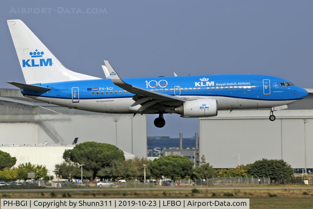 PH-BGI, 2010 Boeing 737-7K2 C/N 30364, Landing 14R with additional '100' titles... new c/s
