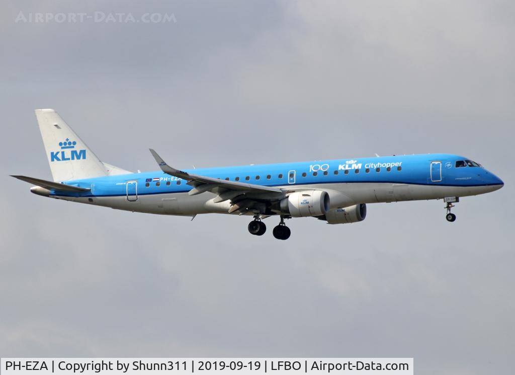 PH-EZA, 2008 Embraer 190LR (ERJ-190-100LR) C/N 19000224, Landing rwy 32L with additional '100' titles... new c/s