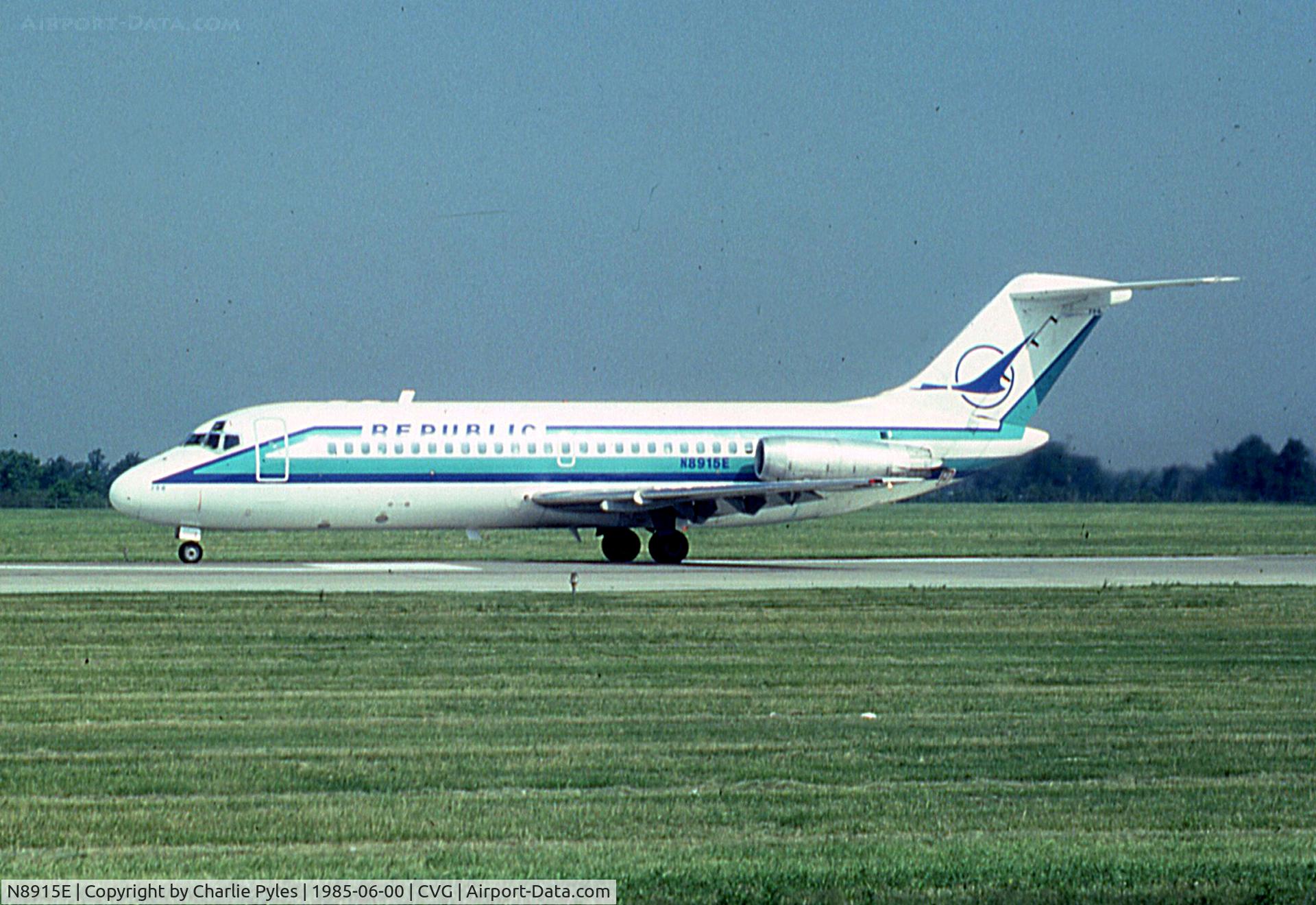N8915E, 1967 Douglas DC-9-14 C/N 45832, Departing Runway 18R