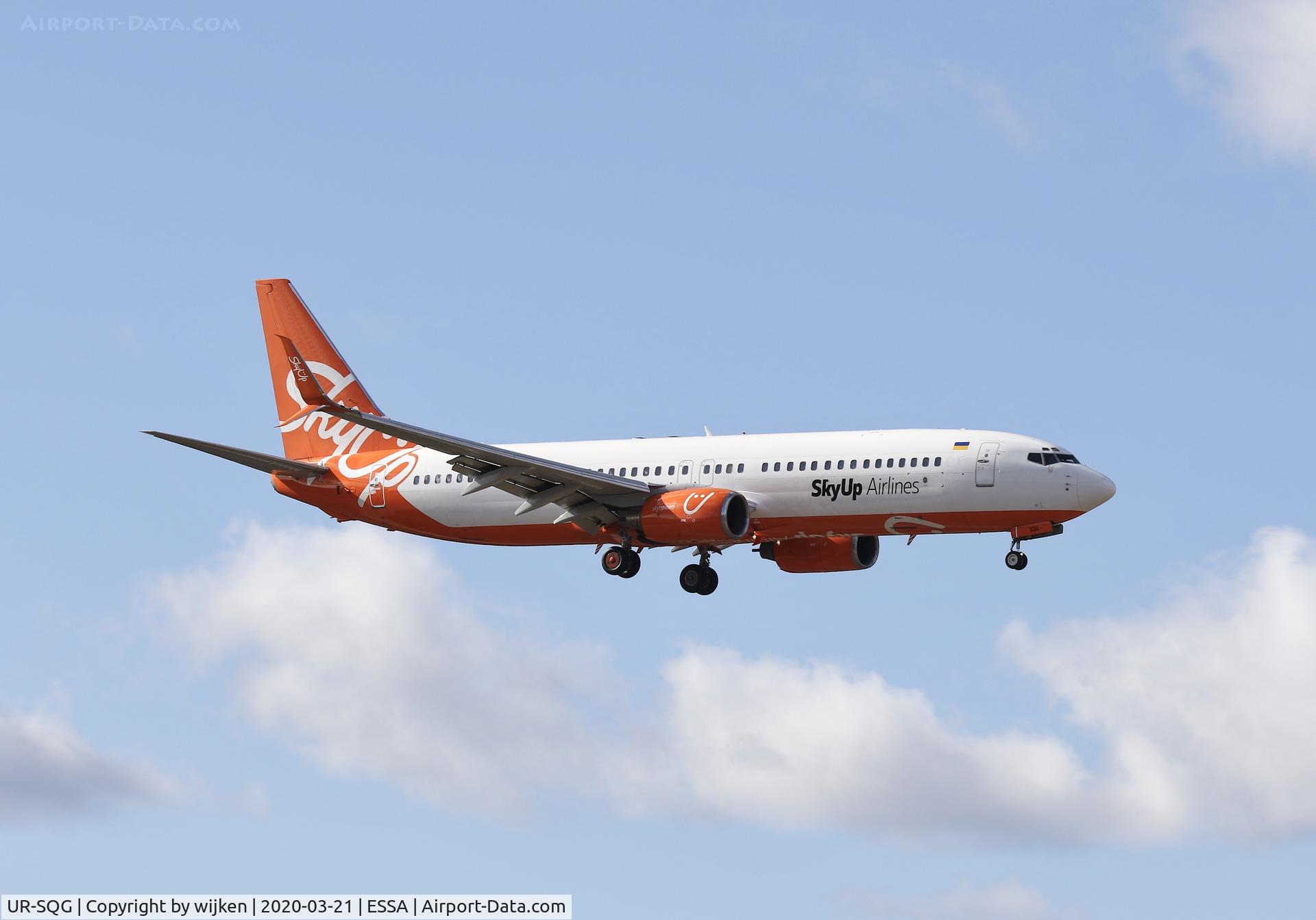 UR-SQG, 1999 Boeing 737-8Z0 C/N 30071, RWY 01L