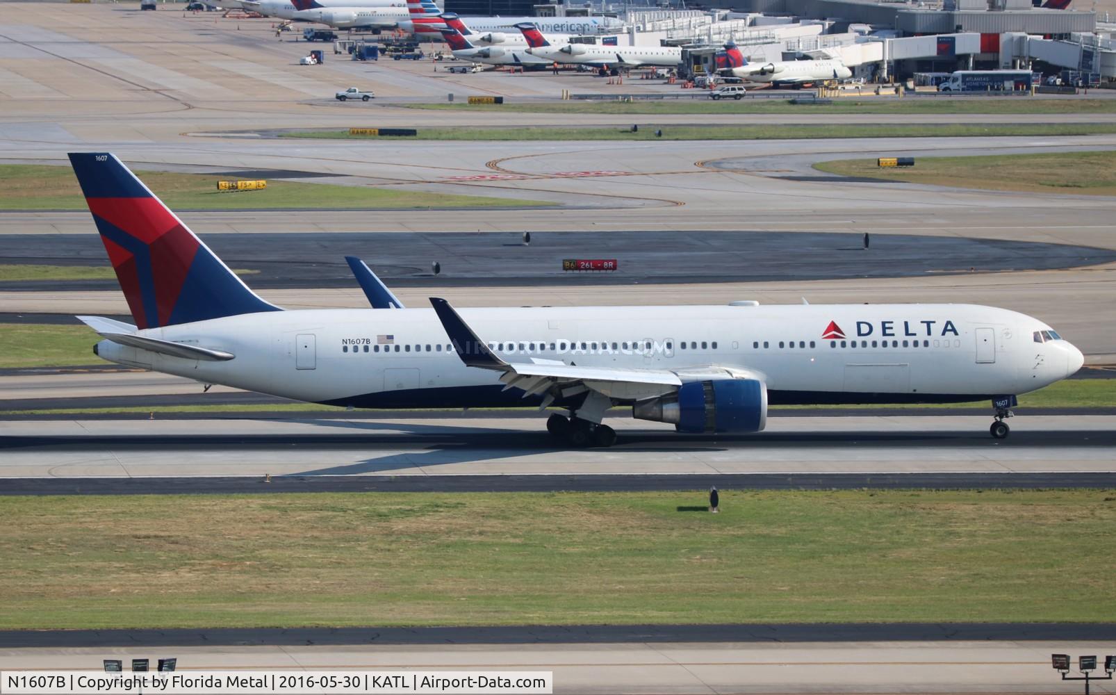 N1607B, 2000 Boeing 767-332 C/N 30388, Delta