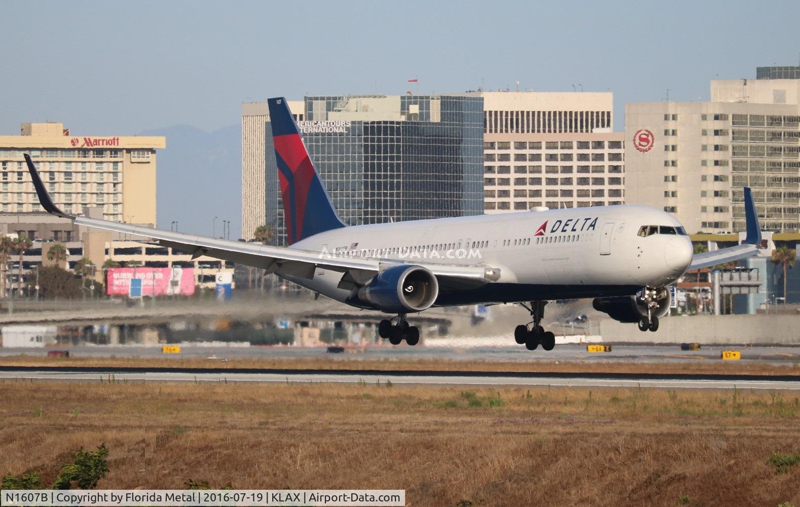 N1607B, 2000 Boeing 767-332 C/N 30388, Delta