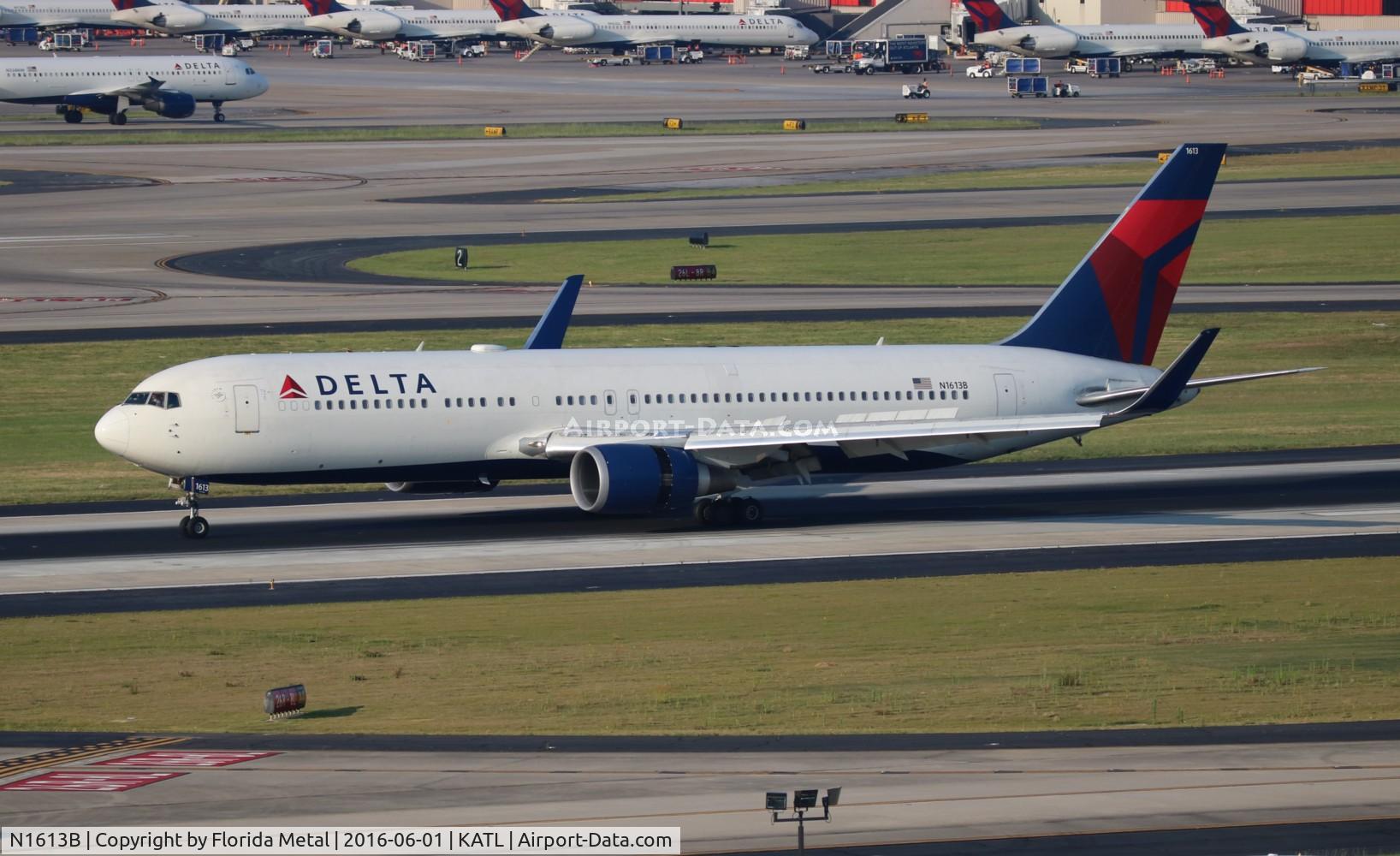 N1613B, 2001 Boeing 767-332 C/N 32776, Delta
