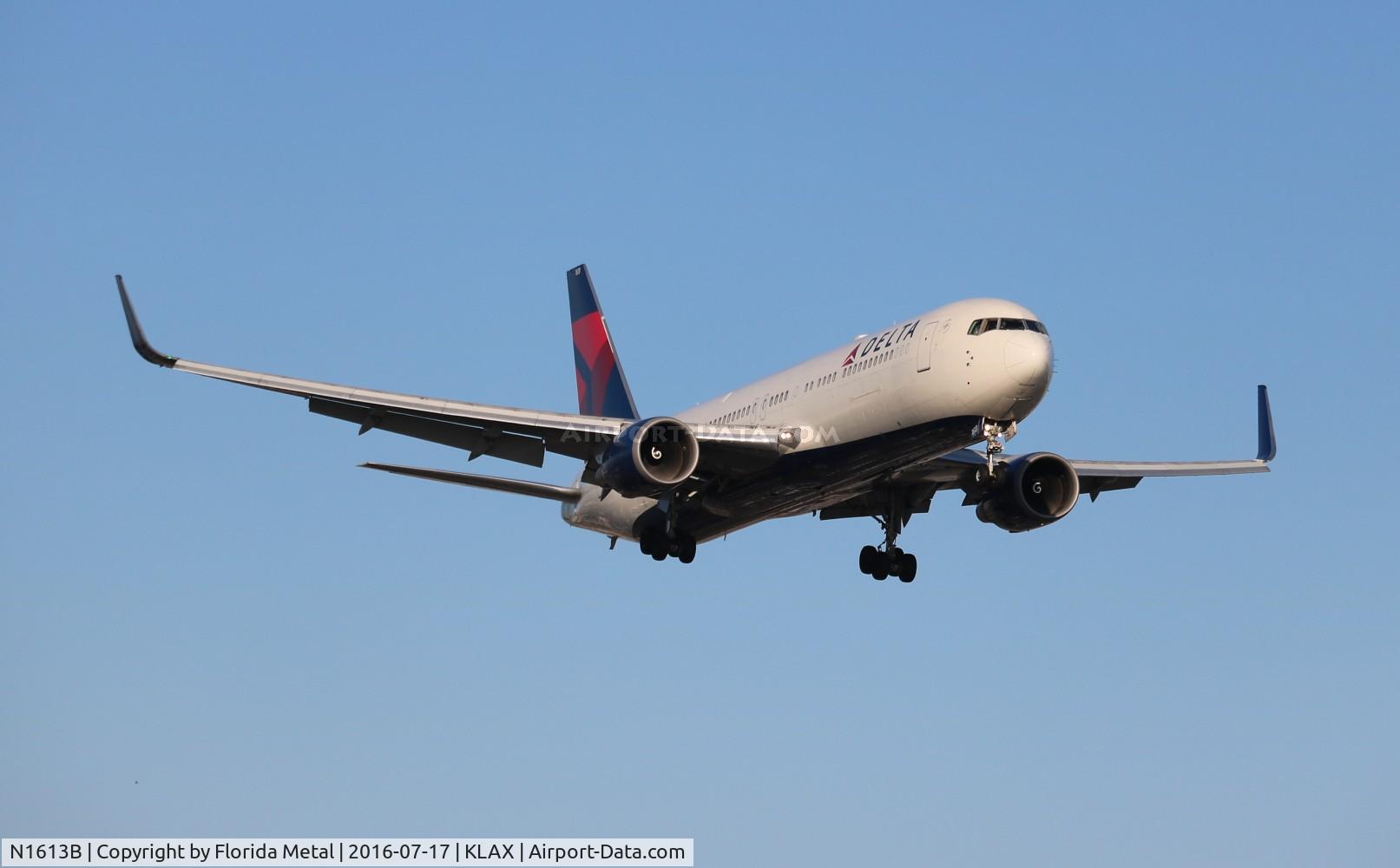 N1613B, 2001 Boeing 767-332 C/N 32776, Delta