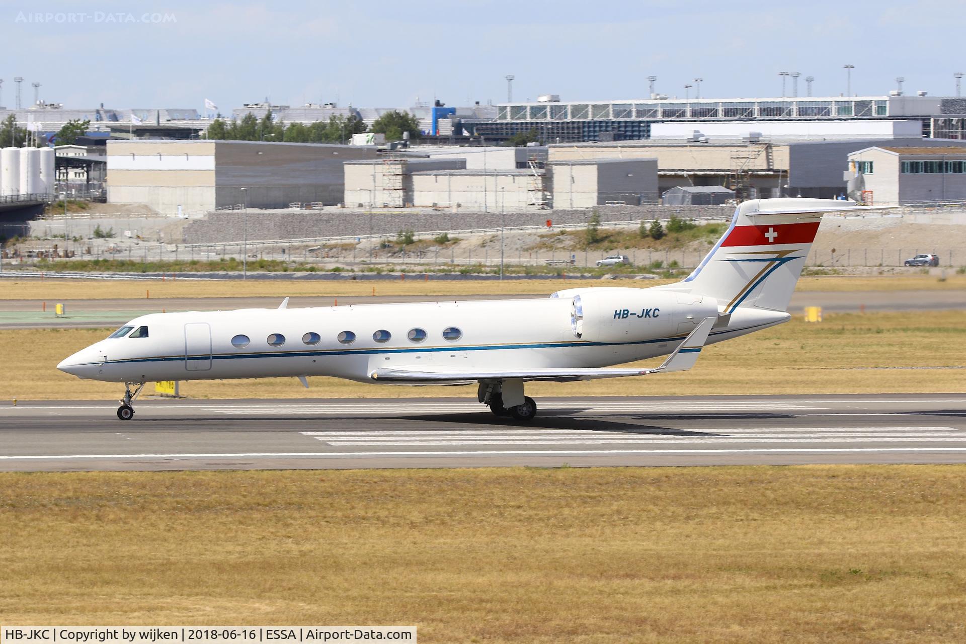 HB-JKC, 2009 Gulfstream Aerospace GV-SP (G550) C/N 5240, RWY 19L