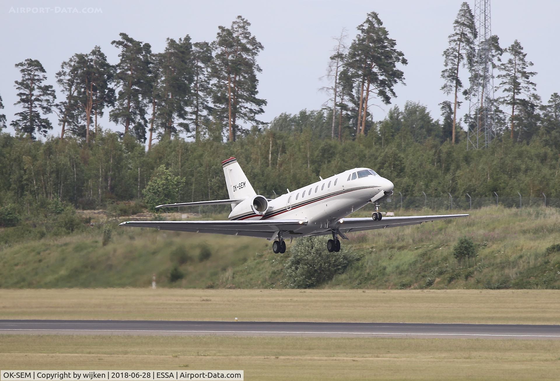 OK-SEM, 2006 Cessna 680 Citation Sovereign C/N 680-0114, RWY 19L