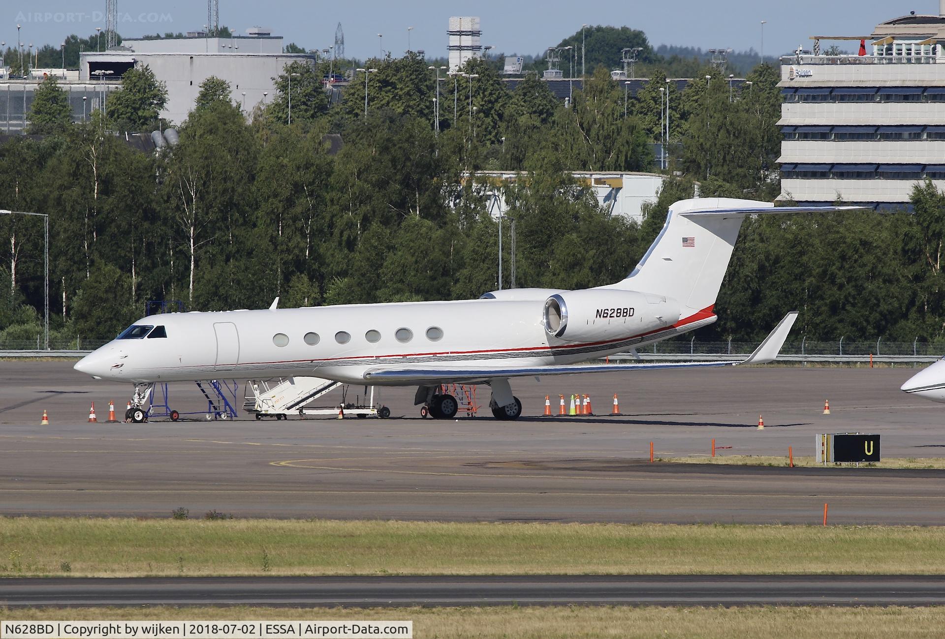 N628BD, 2001 Gulfstream Aerospace G-V C/N 628, Ramp M