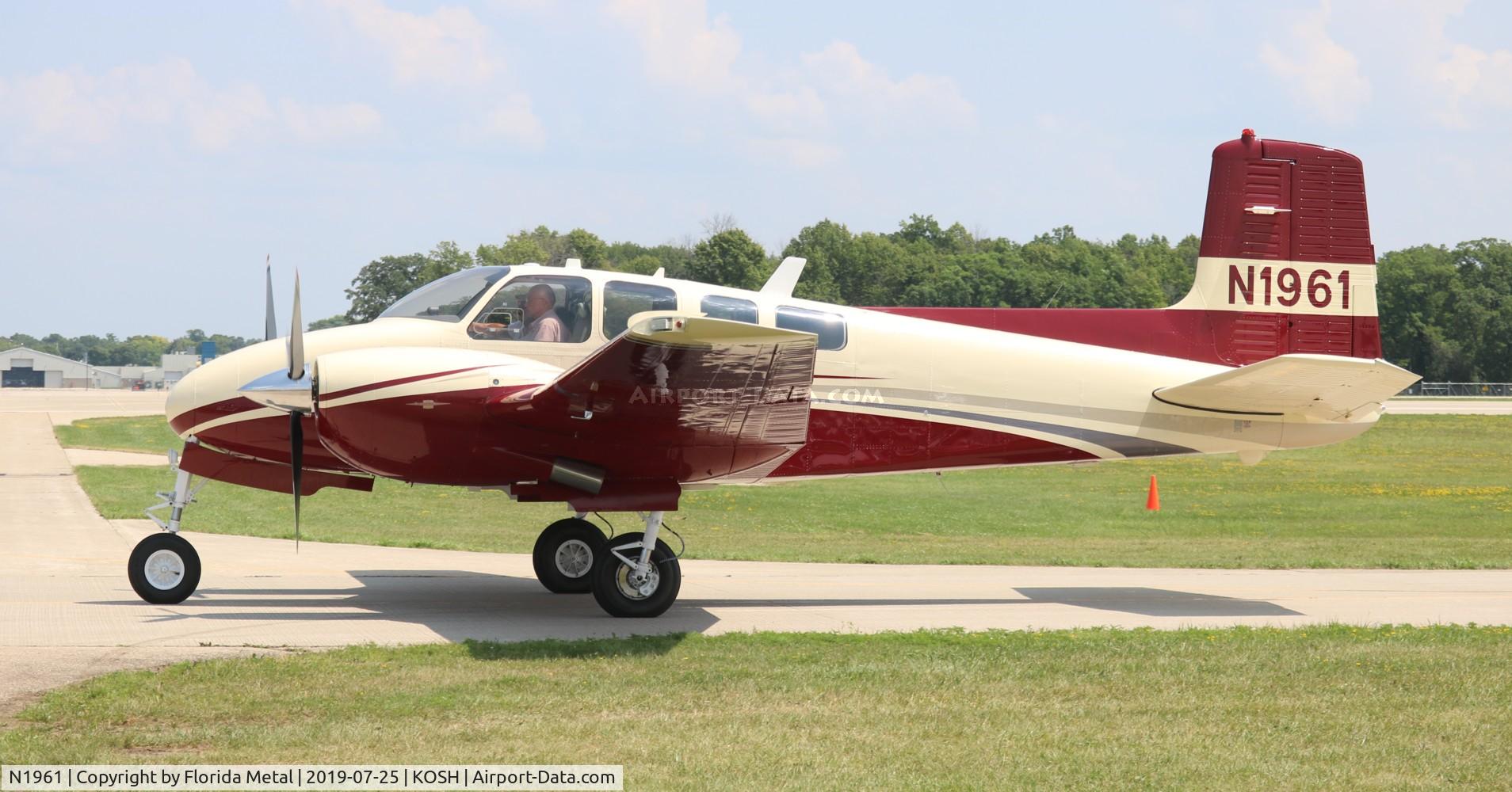 N1961, 1961 Beech D50E Twin Bonanza C/N DH-318, Twin Bonanza