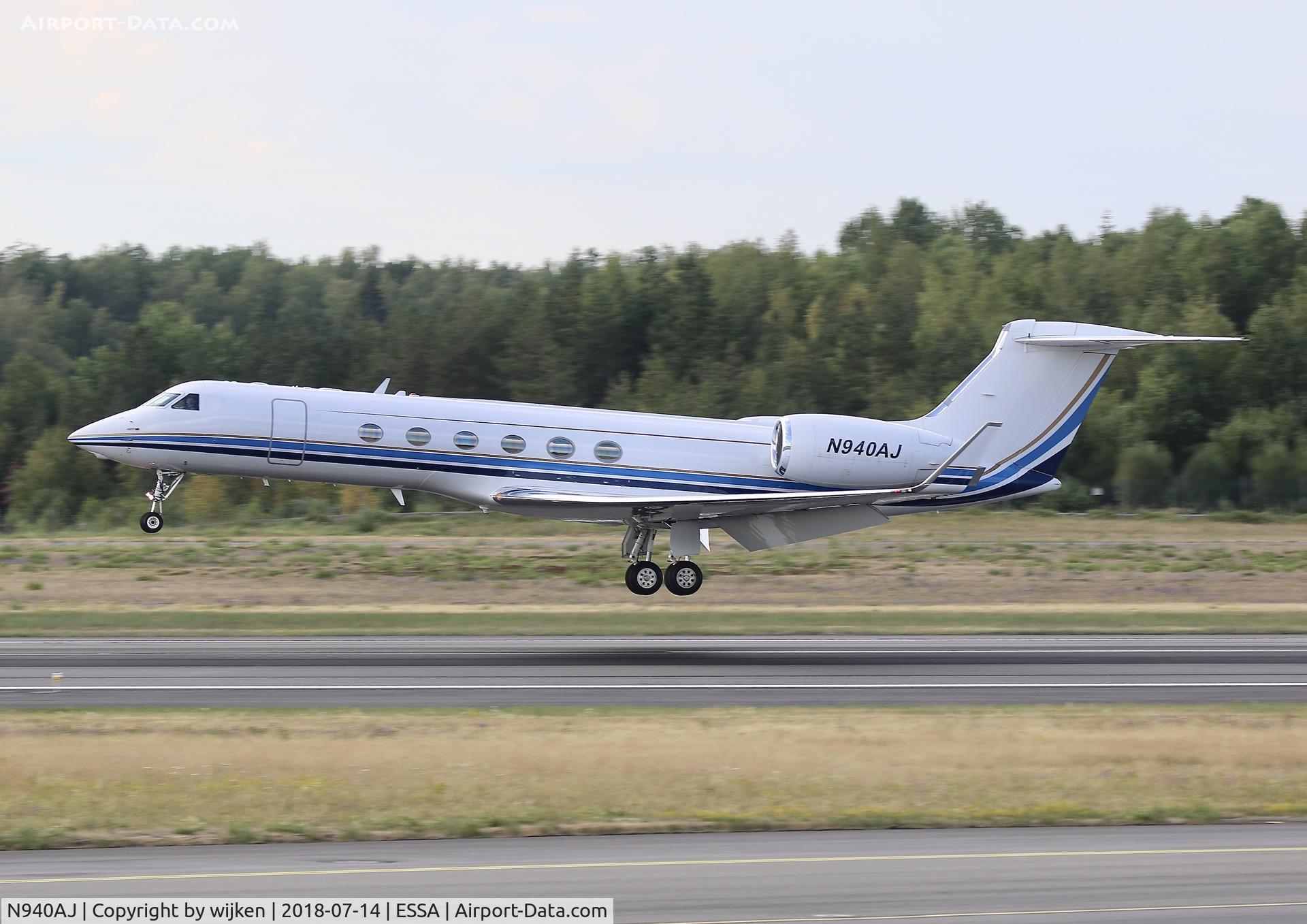 N940AJ, 1999 Gulfstream Aerospace G-V C/N 565, RWY 26