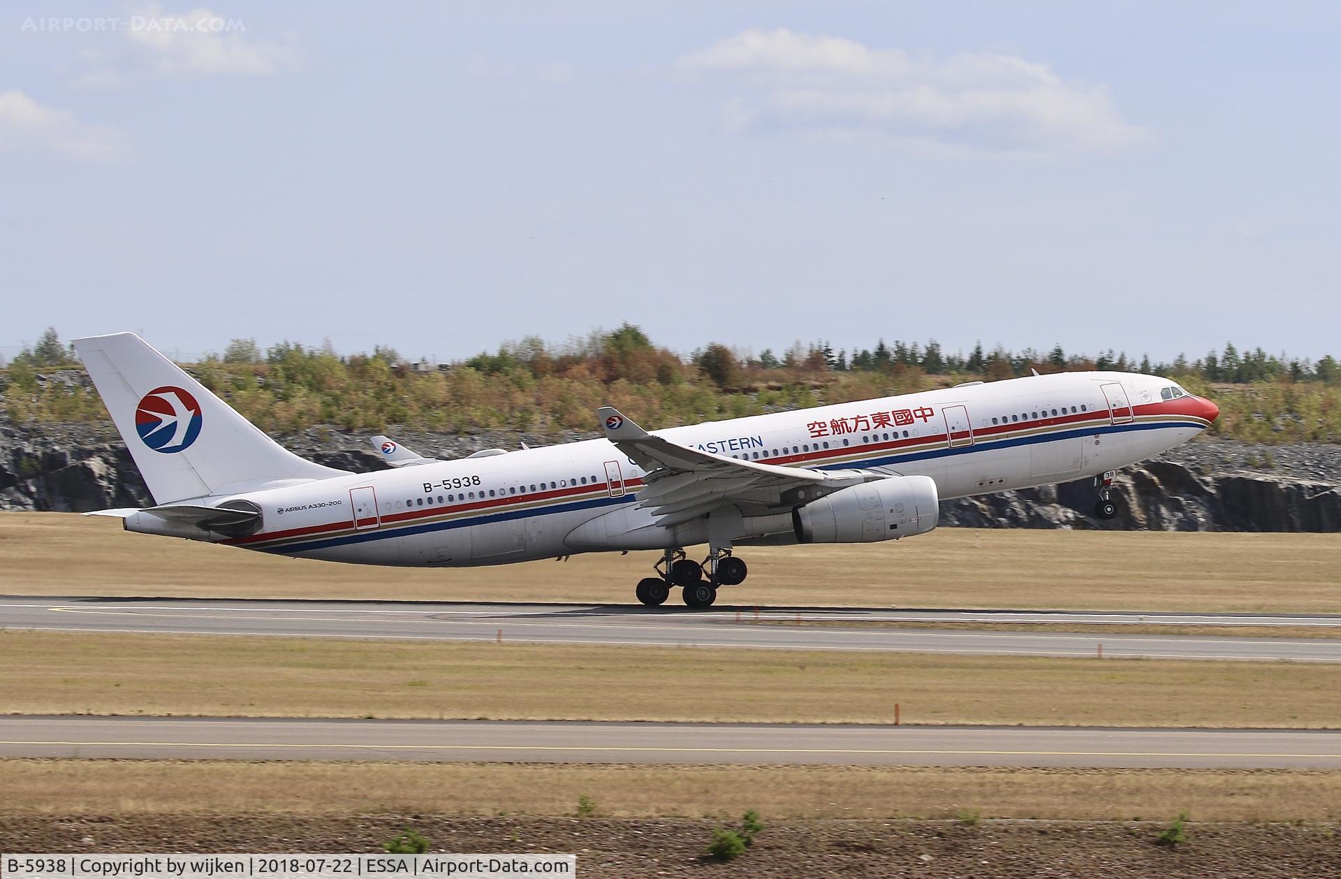 B-5938, 2013 Airbus A330-243 C/N 1479, RWY 19L